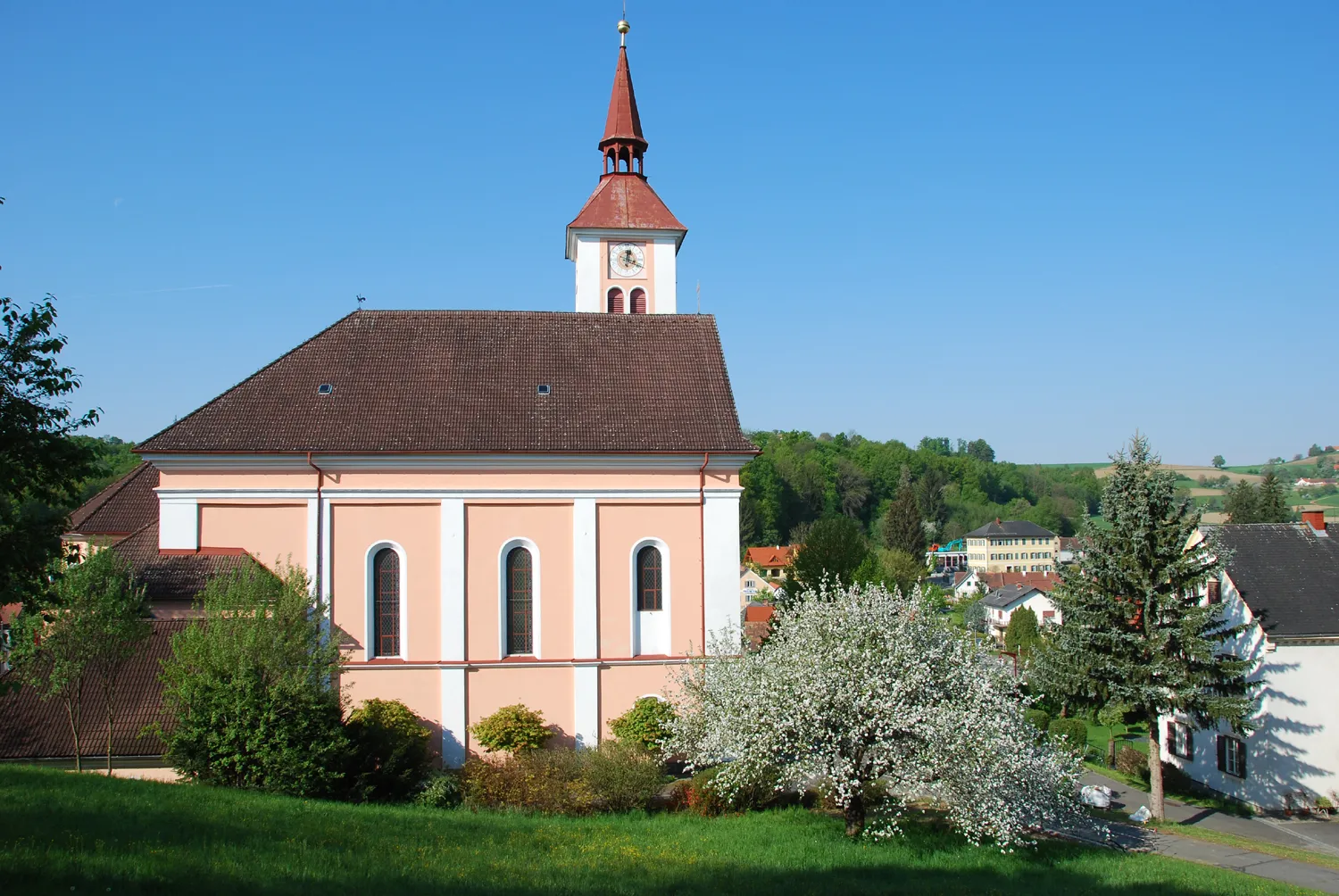 Photo showing: Pfarrkirche hl. Heinrich, Frühling in Unterlamm