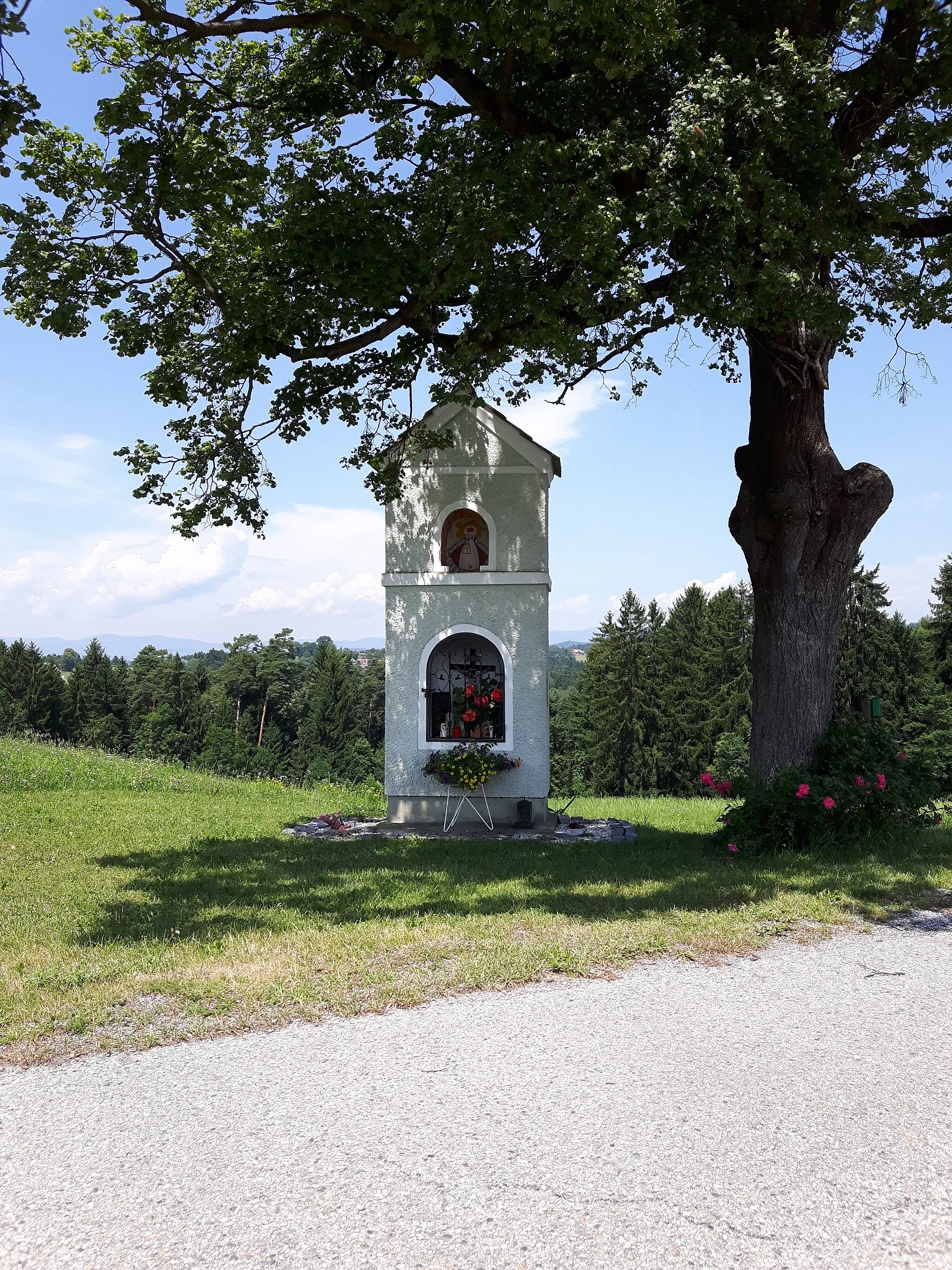 Photo showing: A wayside shrine next to the L382 in Neureiteregg, Hitzendorf
