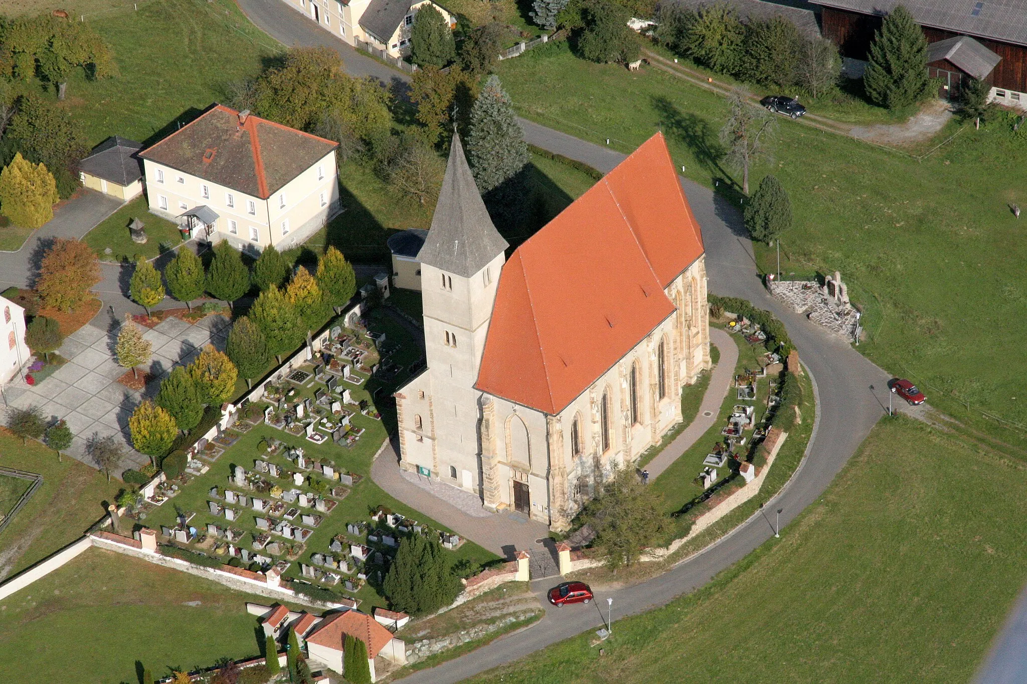 Photo showing: Kath. Pfarrkirche St. Maria im Paradeis, Friedhof
