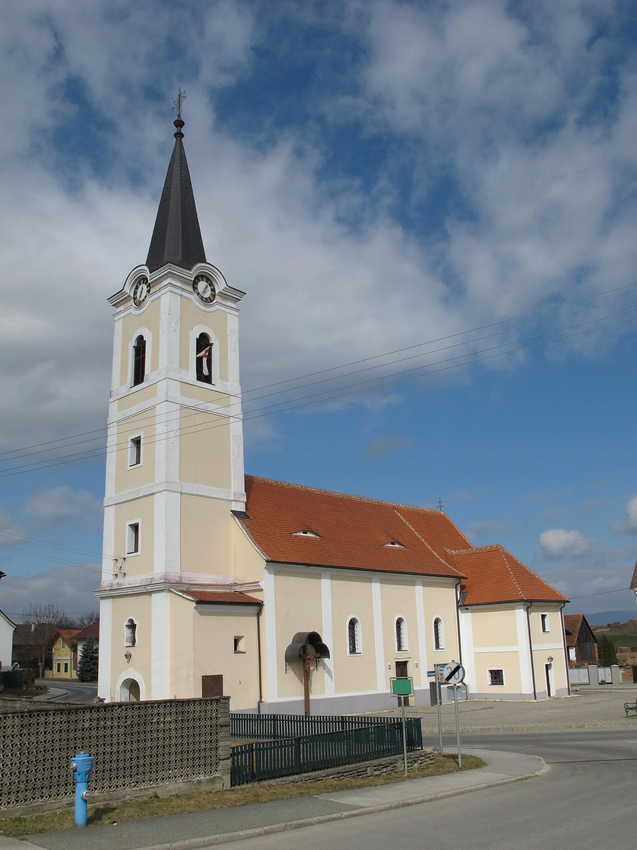 Photo showing: Saint Ladislaus Parish church of Mischendorf, Burgenland, Austria