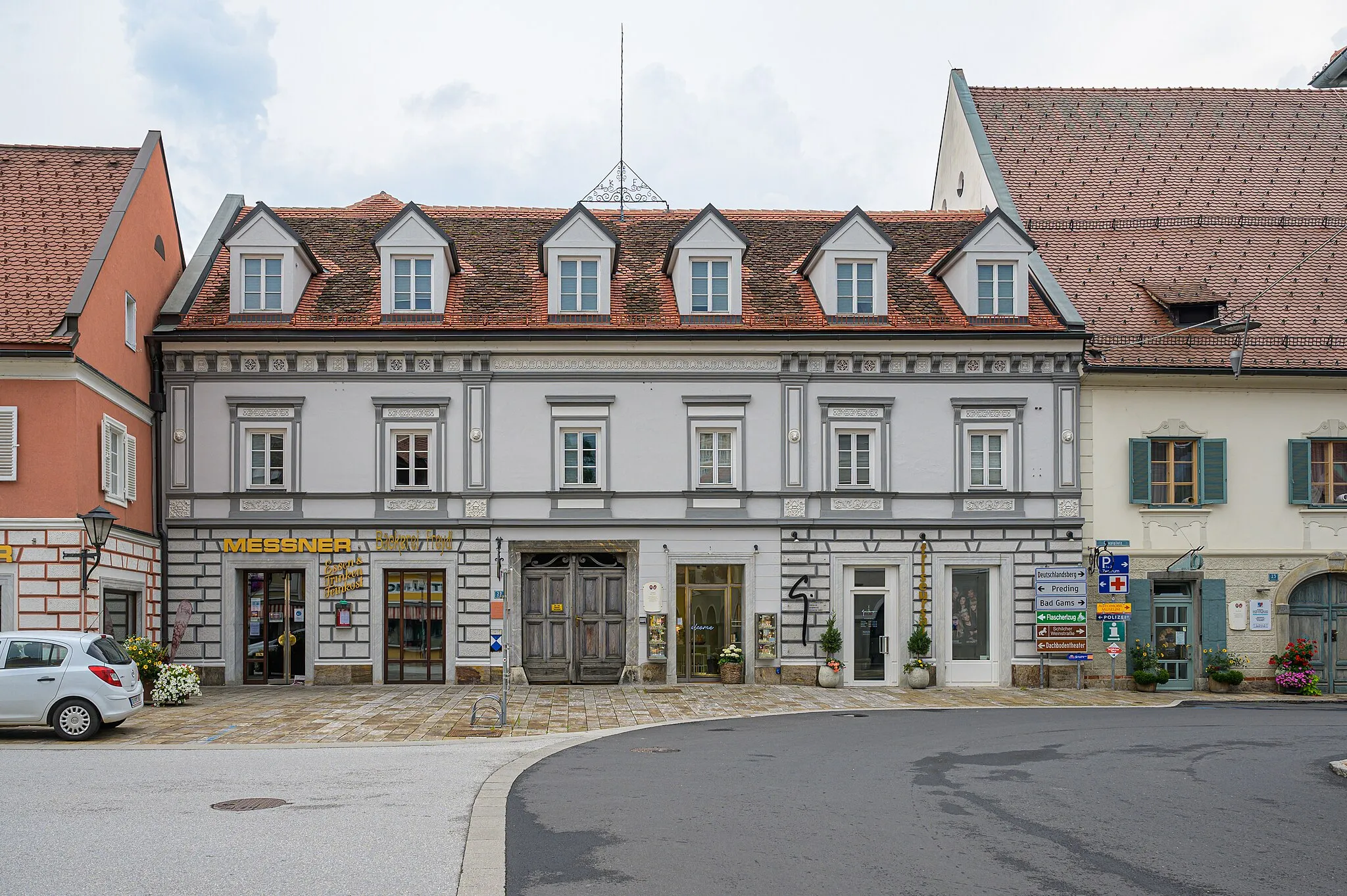 Photo showing: Das Bürgerhaus Finkhof steht auf der Südseite des Stainzer Hauptplatzes.