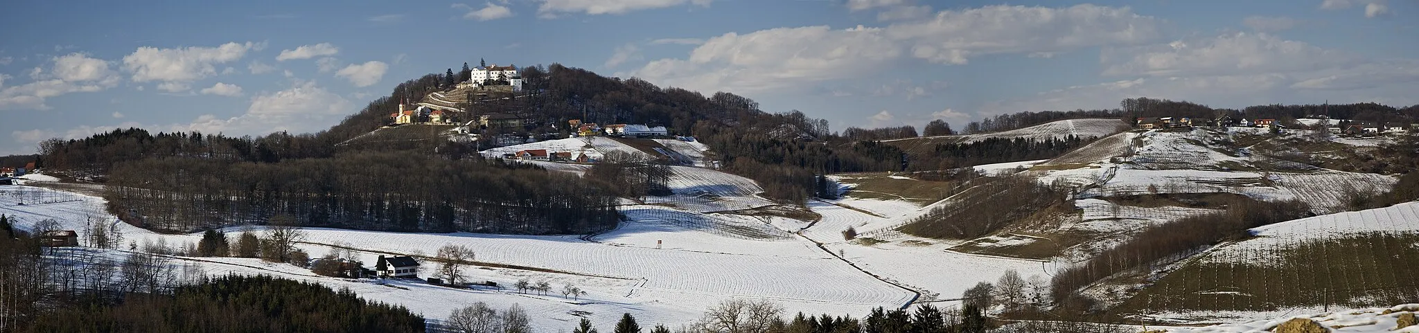 Photo showing: Blick auf Kapfenstein und Umgebung von Osten