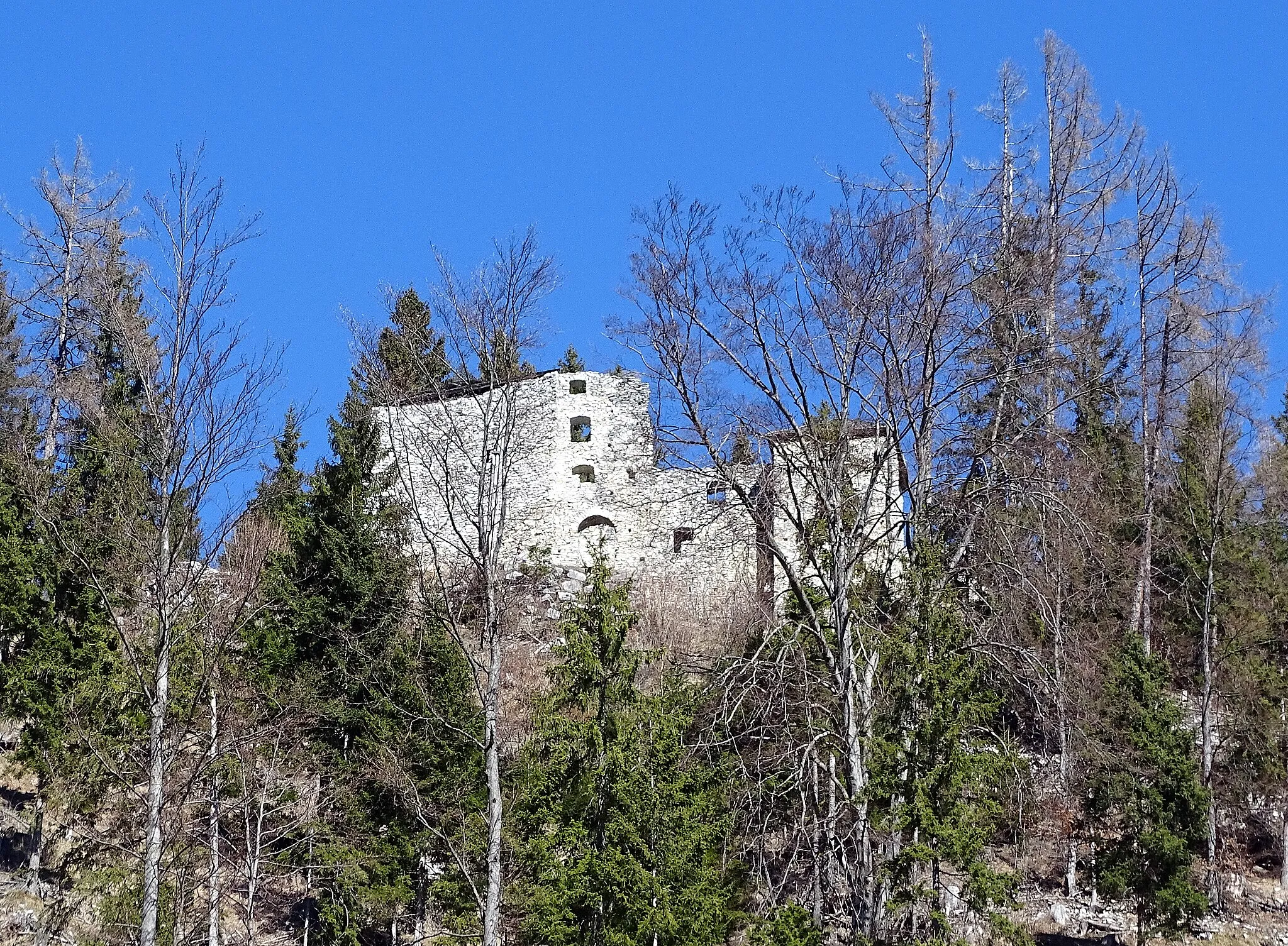 Photo showing: View from the South of the castle Klingenstein