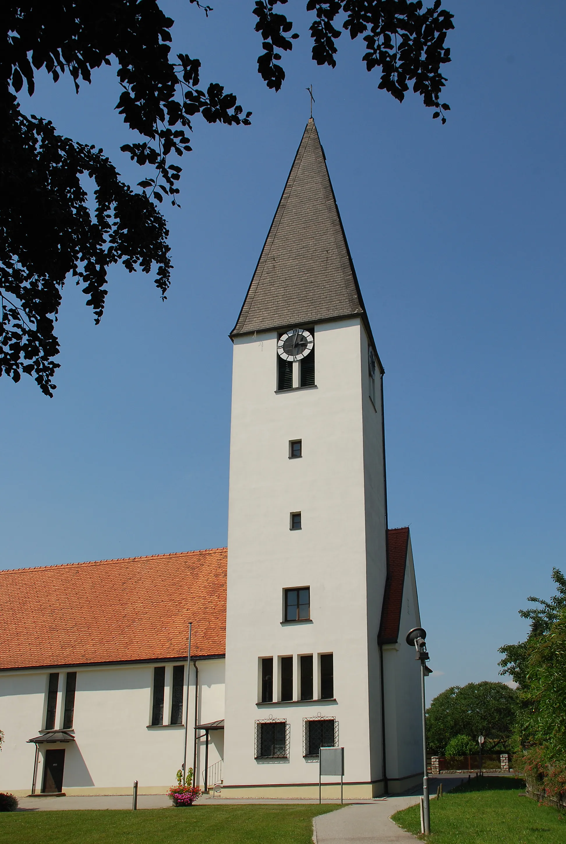 Photo showing: Frauental an der Laßnitz, Steiermark, Österreich: römisch-katholische Pfarrkirche im Ortszentrum