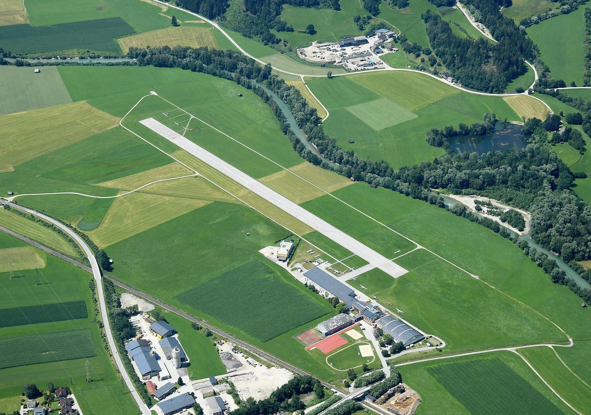 Photo showing: Aerial image of the Niederöblarn airfield