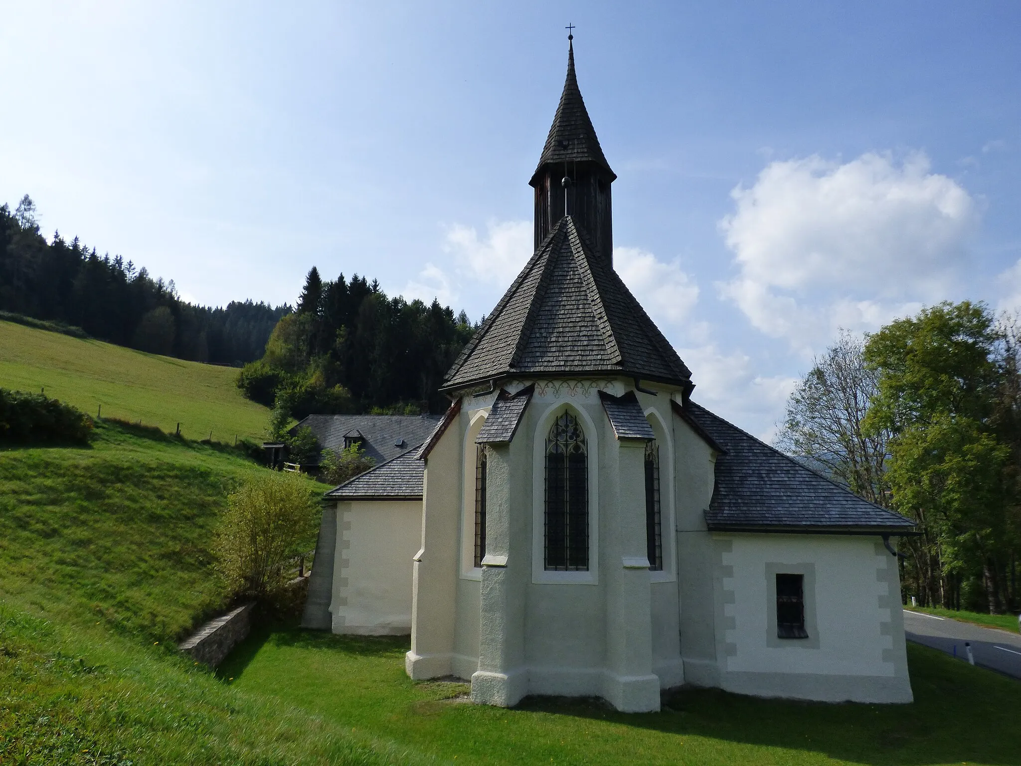 Photo showing: Kath. Filialkirche/Wallfahrtskirche Maria Höfl, Gemeinde Metnitz, Friesach. Ansicht von Osten.