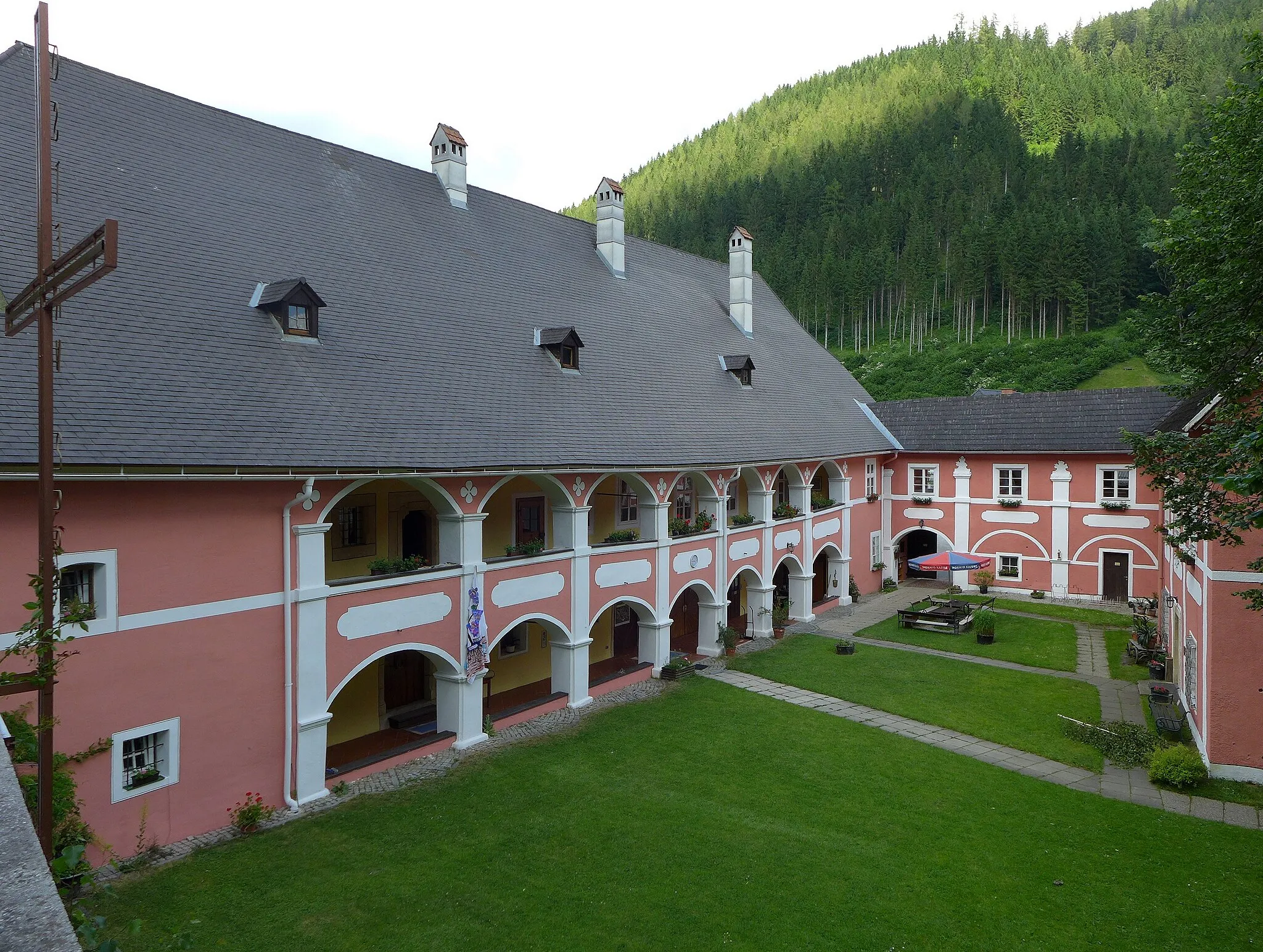 Photo showing: Veitsch - Stiftshof (Arkadenhof)