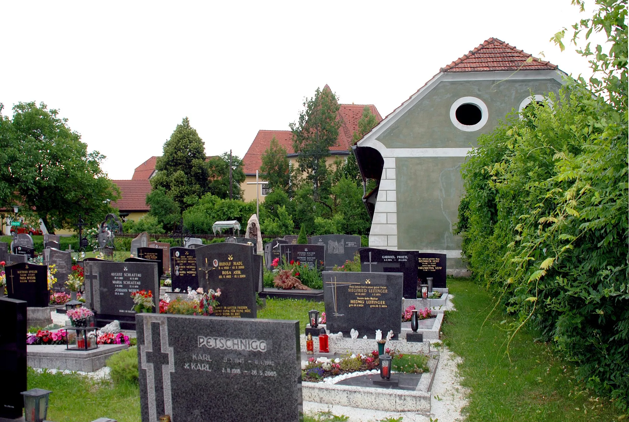 Photo showing: St Peter im Sulmtal, Steiermark, Österreich: Friedhof

This media shows the protected monument with the number 3497 in Austria. (Commons, de, Wikidata)