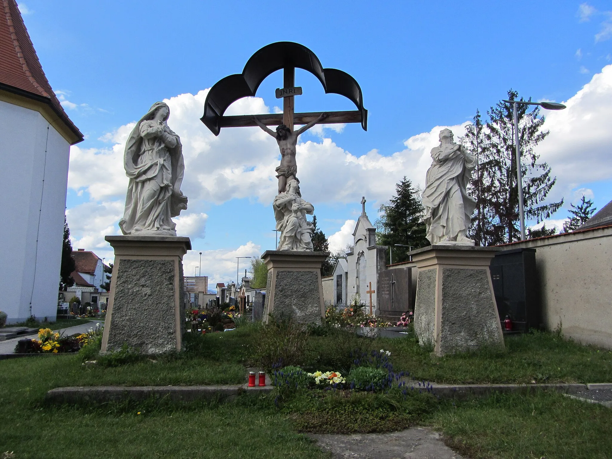 Photo showing: Friedhof mit Ummauerung und Kreuzigungsgruppe