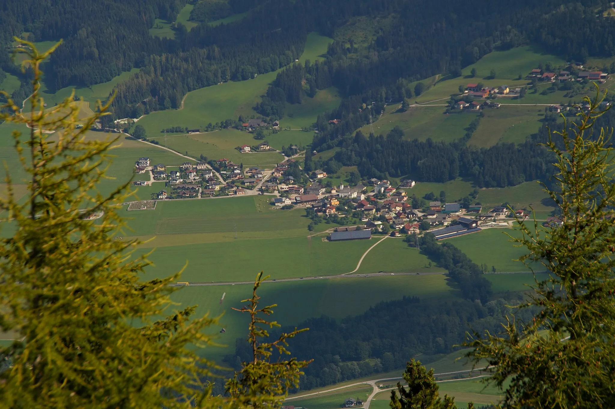 Photo showing: Auf der Galsterbergalm, Blick auf den Ort Assach, Gemeinde Aich. Michaelerberg-Pruggern, Steiermark, Österreich
