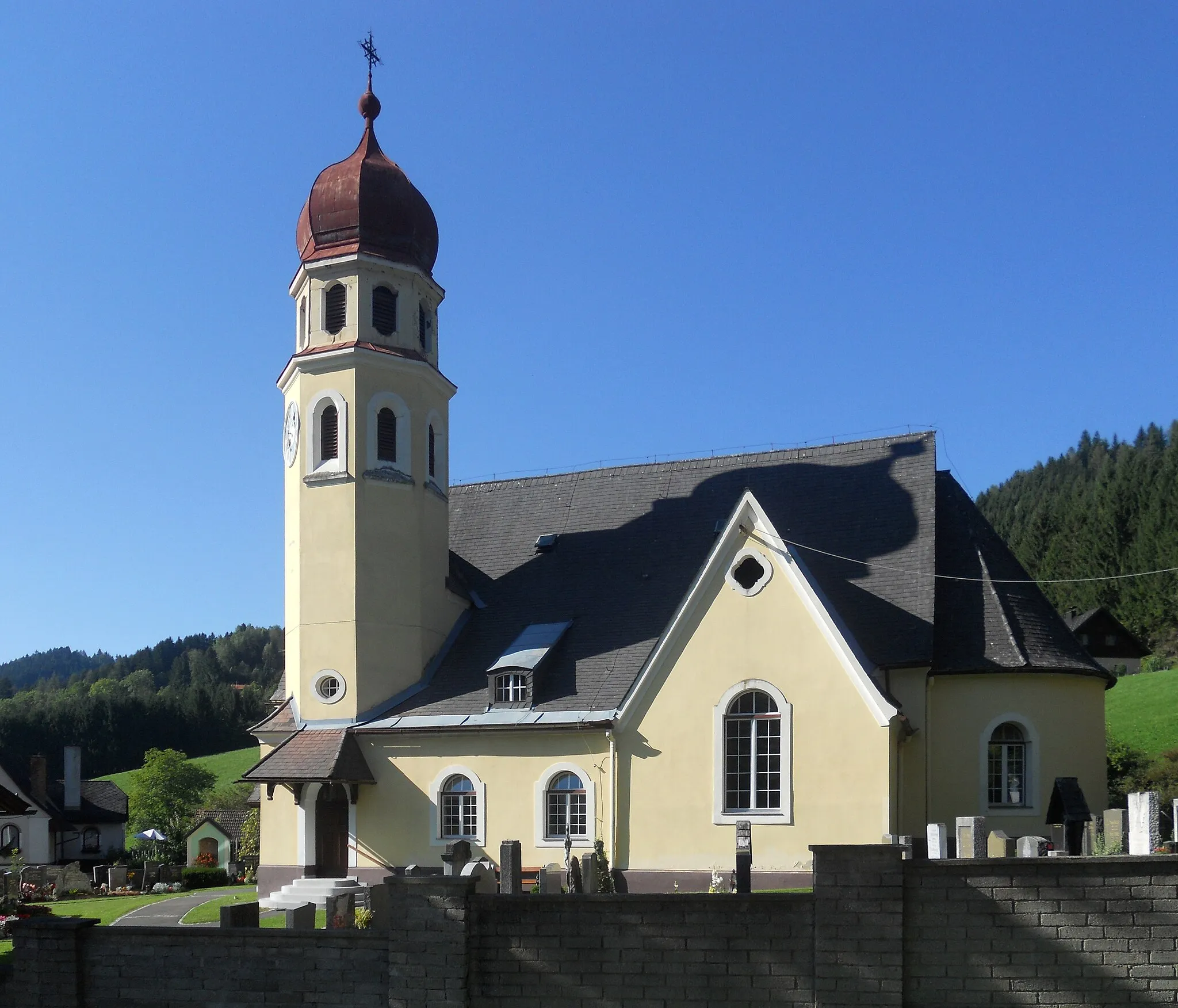 Photo showing: Kath. Pfarrkirche hl. Thomas und Friedhof