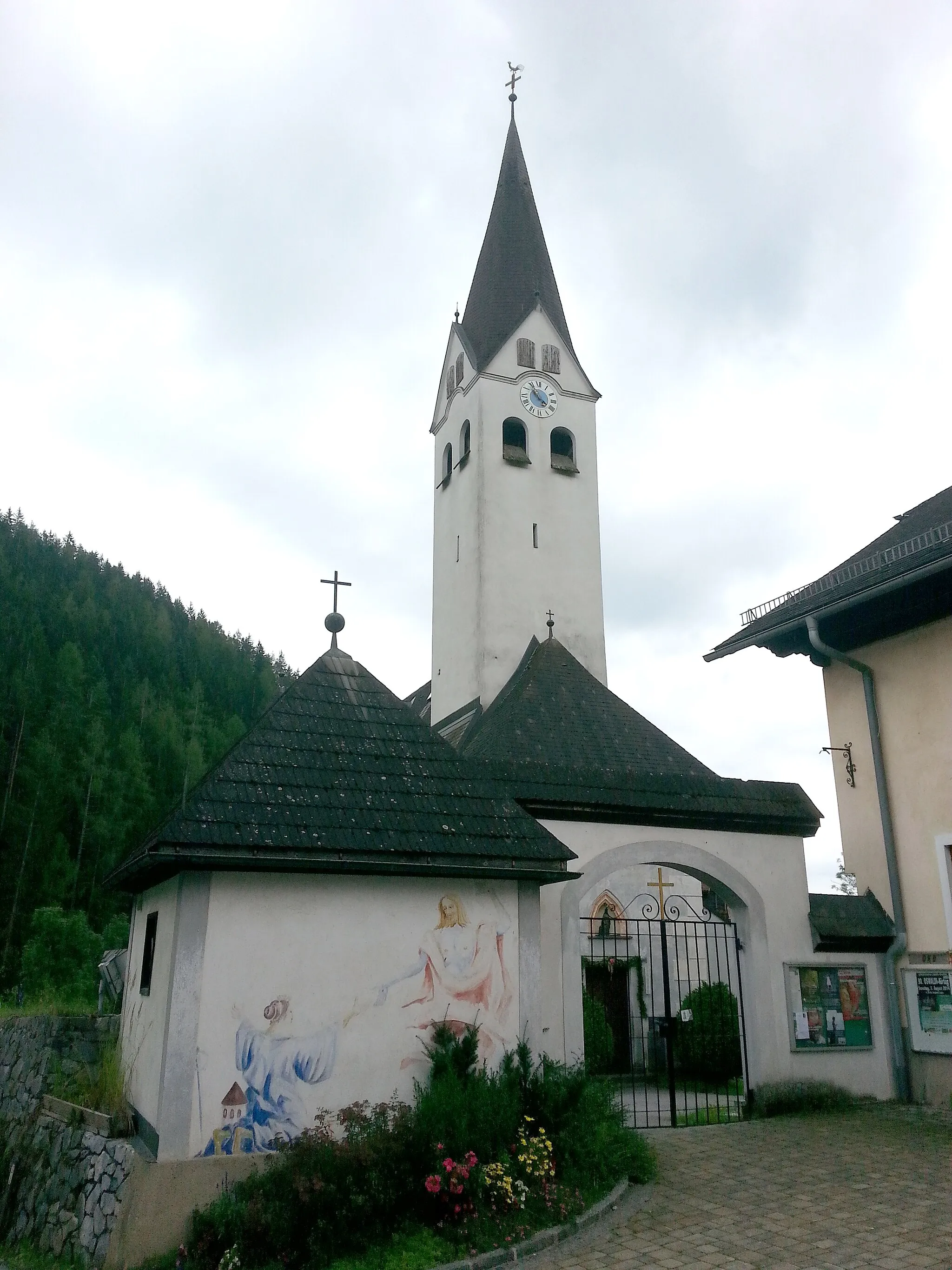 Photo showing: Pfarrkirche Graden von Osten