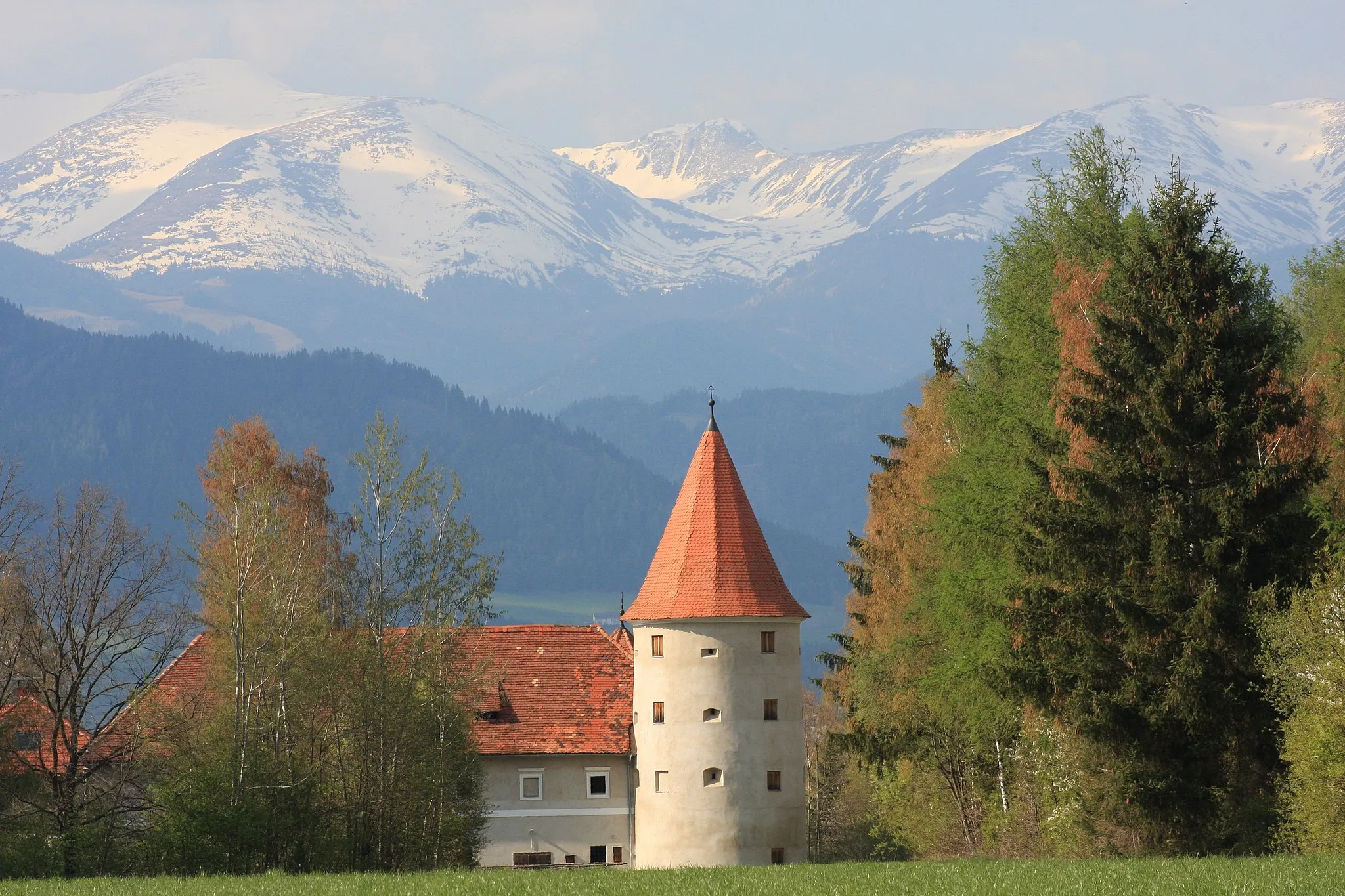 Photo showing: Schloss Thann

This media shows the protected monument with the number 90921 in Austria. (Commons, de, Wikidata)