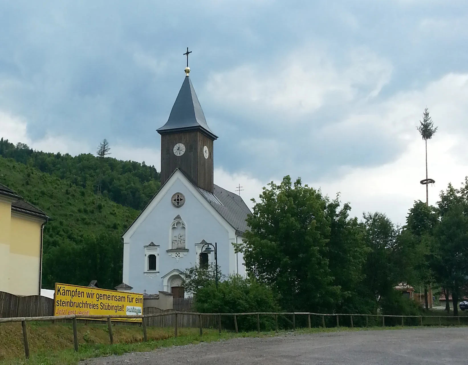 Photo showing: Kath. Pfarrkirche hl. Anna und Friedhof mit Torbau, Initienkapellen und Umfriedung in Großstübing, Steiermark