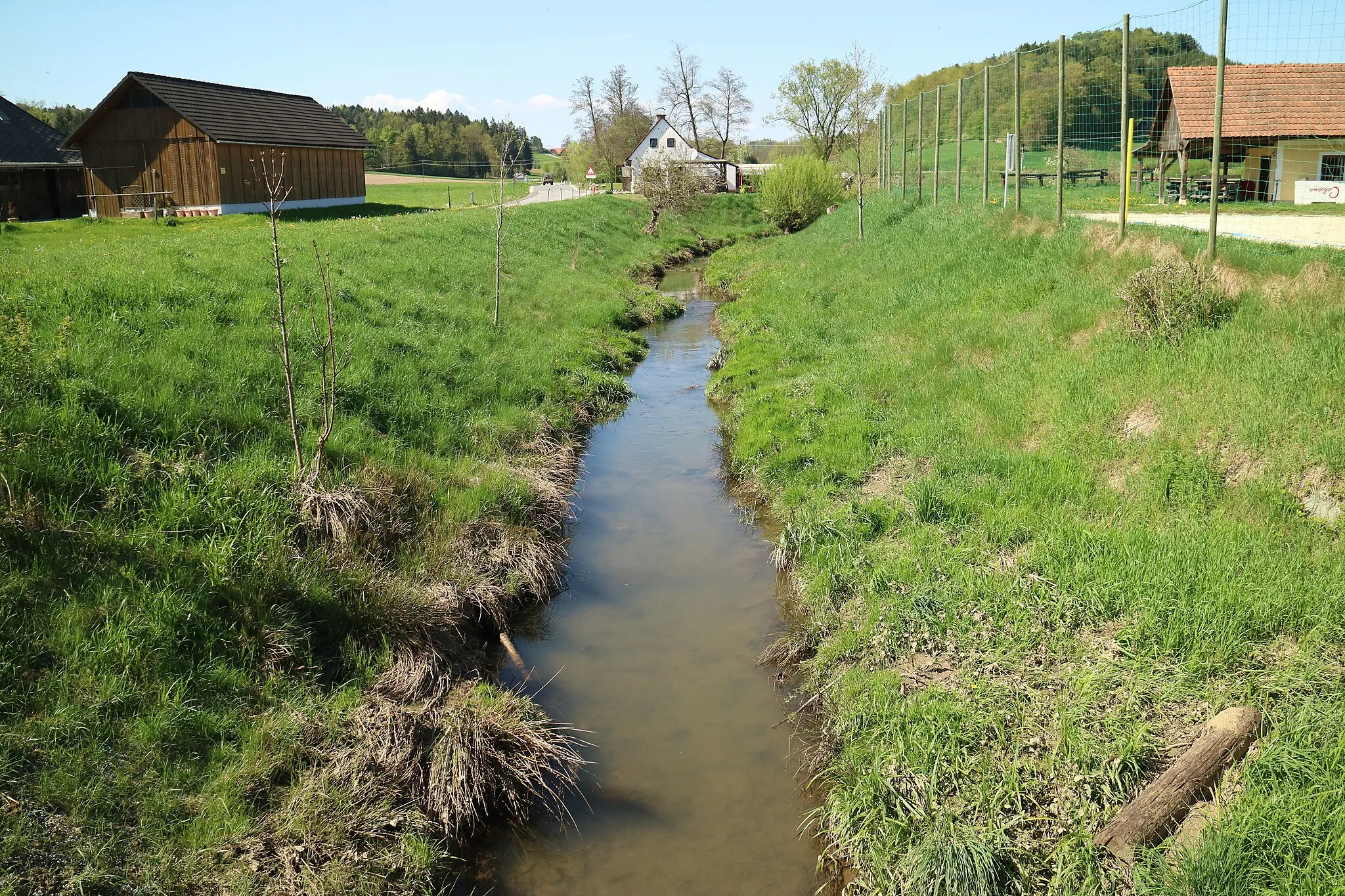 Photo showing: Oisnitz(bach) im gleichnamigen Ortsteil, Gemeinde Sankt Josef (Weststeiermark)