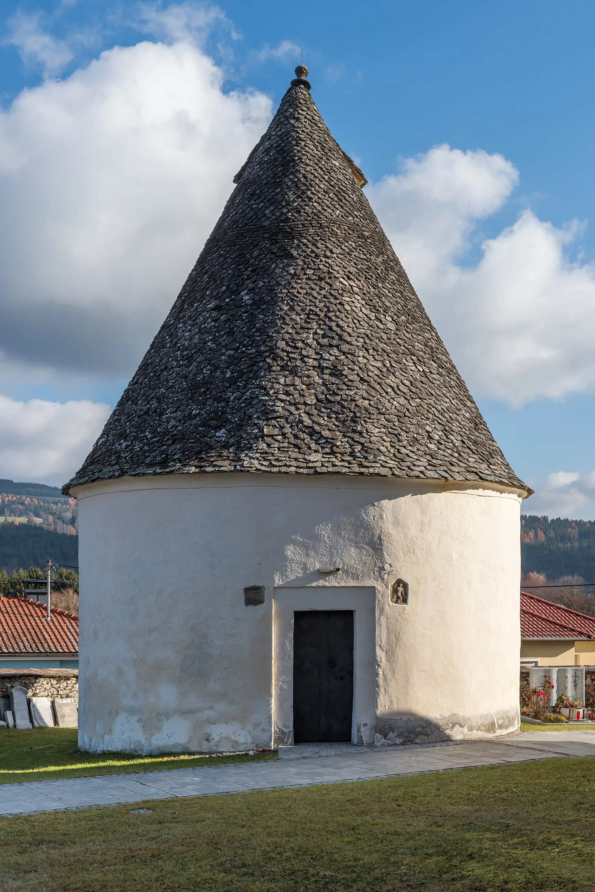 Photo showing: Charnel house at the cemetery on Gunther von Krappfeld-Straße #21, municipality Kappel am Krappfeld, district Sankt Veit, Carinthia, Austria, EU