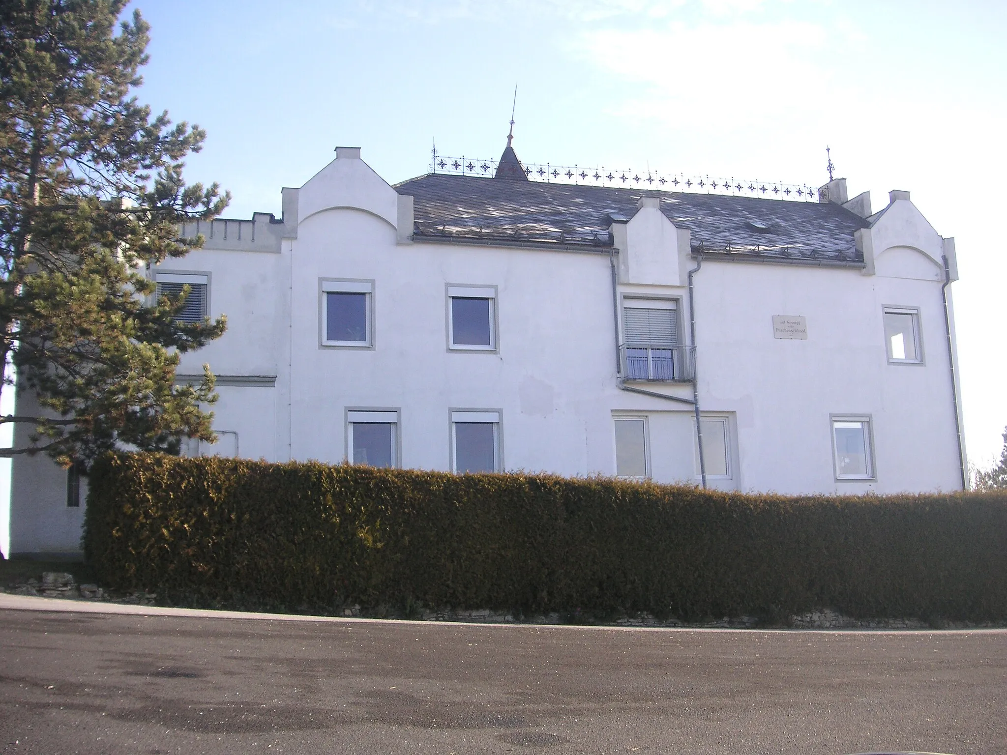 Photo showing: The Schloss Sonneck in St. Bartholomä, Styria, Austria. View from the West