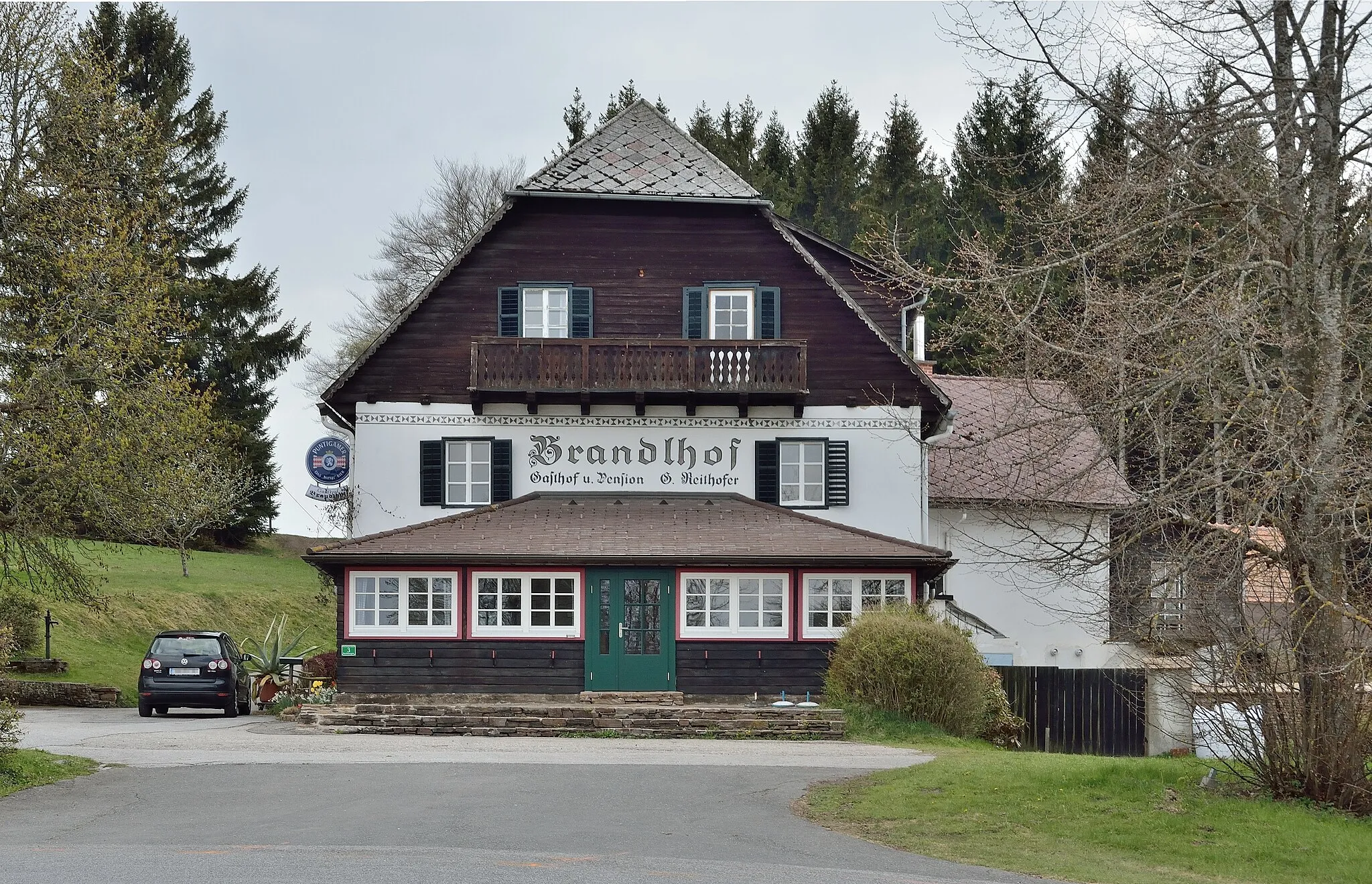 Photo showing: Der Rechberg ist ein Pass im Grazer Bergland in der Gemeinde Semriach in der Steiermark. Auf der Passhöhe befindet sich der Gasthof Brandlhof.