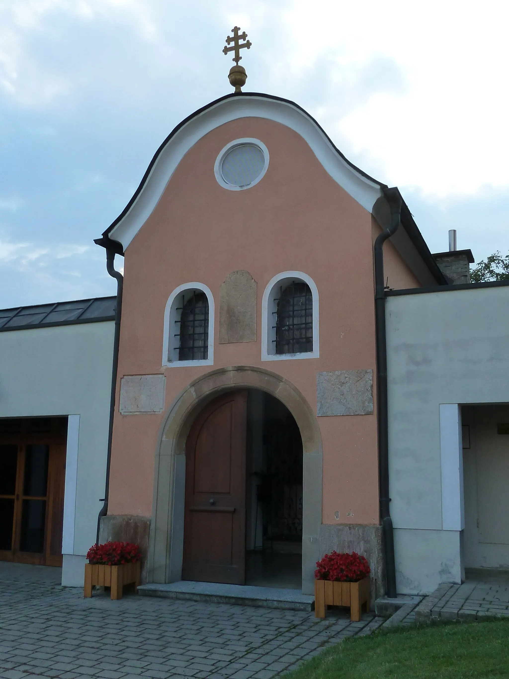 Photo showing: Kapelle Zur Schmerzhaften Mutter, Aussenansicht
Kirchplatz St.Georgen an der Stiefing, Austria