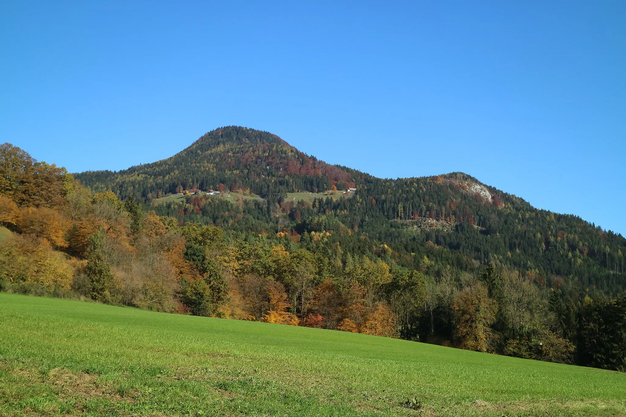 Photo showing: Schifall und Kreuzkogel von Südwesten bei Laufnitzdorf, Stadtgemeinde Frohnleiten, Steiermark