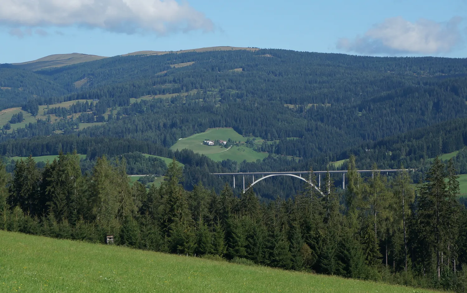 Photo showing: View to motorway bridge A2, section Pack, municipality Preitenegg, Carinthia, Austria, European Union