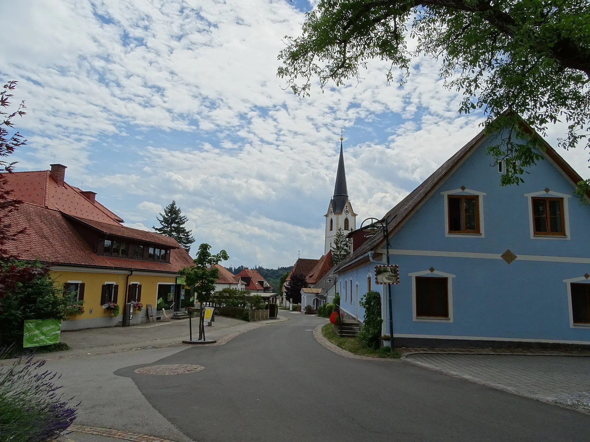 Photo showing: Blick von Nordosten auf die Ortsdurchfahrt von Hitzendorf