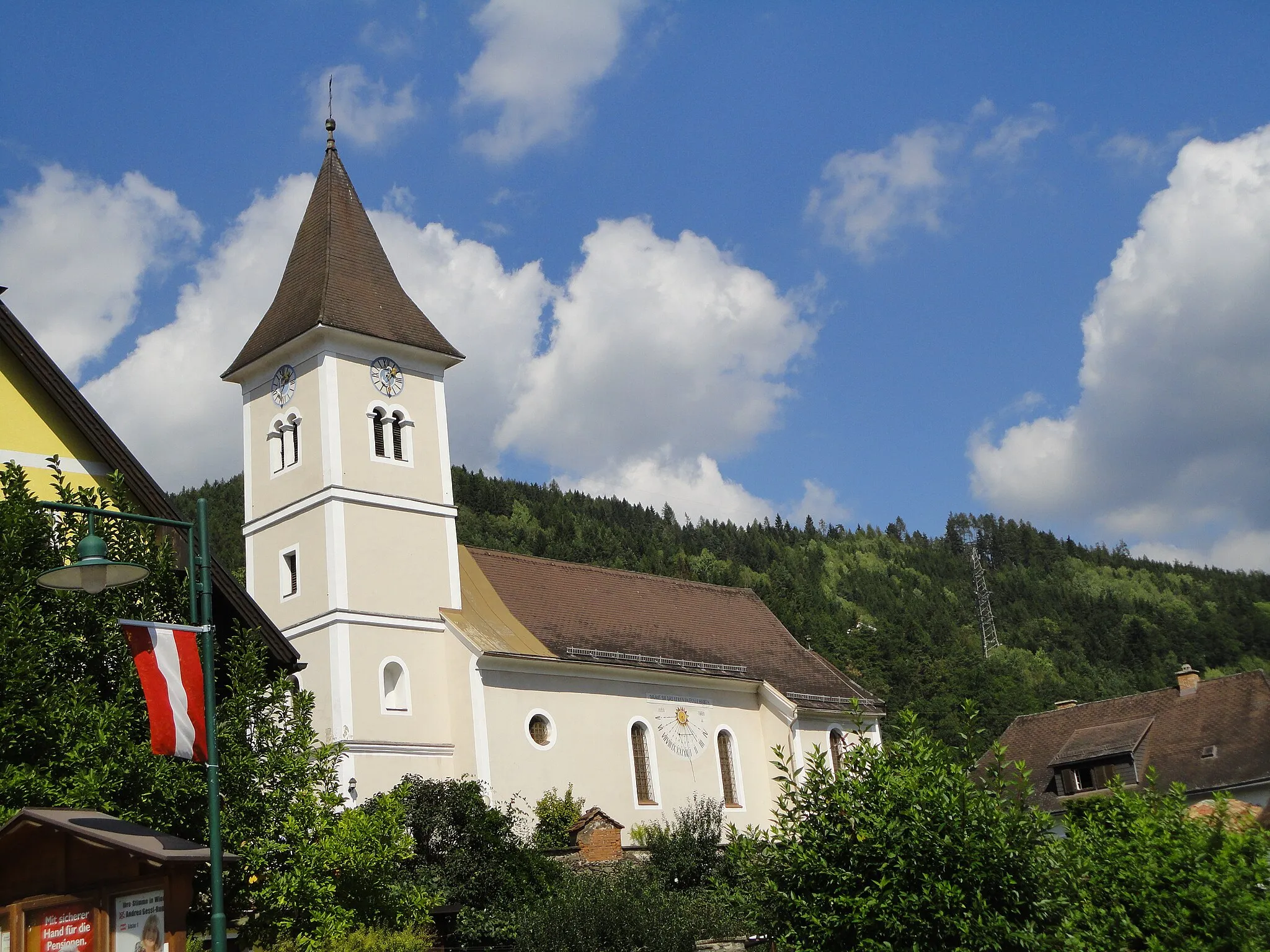 Photo showing: Kath. Pfarrkirche hl. Martin und Friedhof mit Ummauerung und Portal