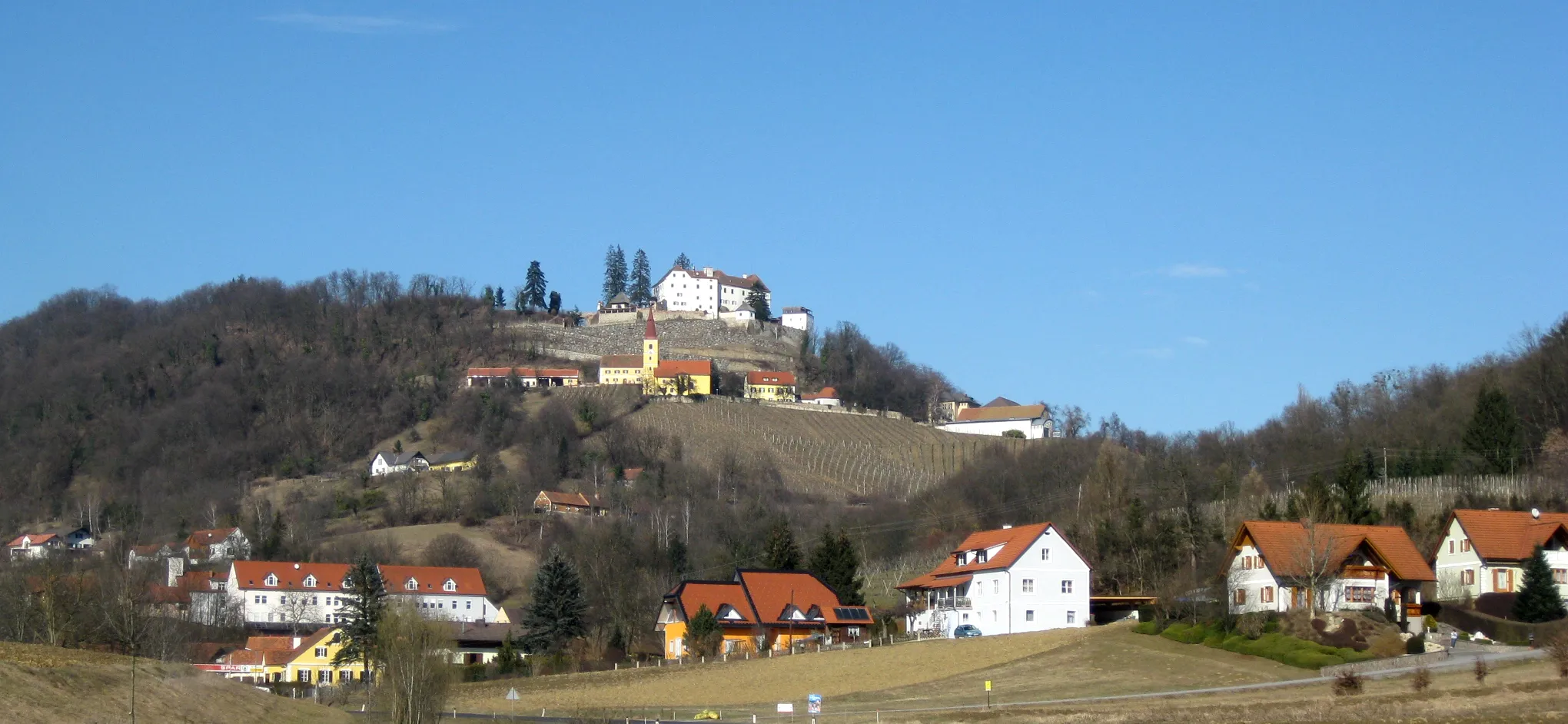 Photo showing: Kapfenstein, village in Austria (Styria)