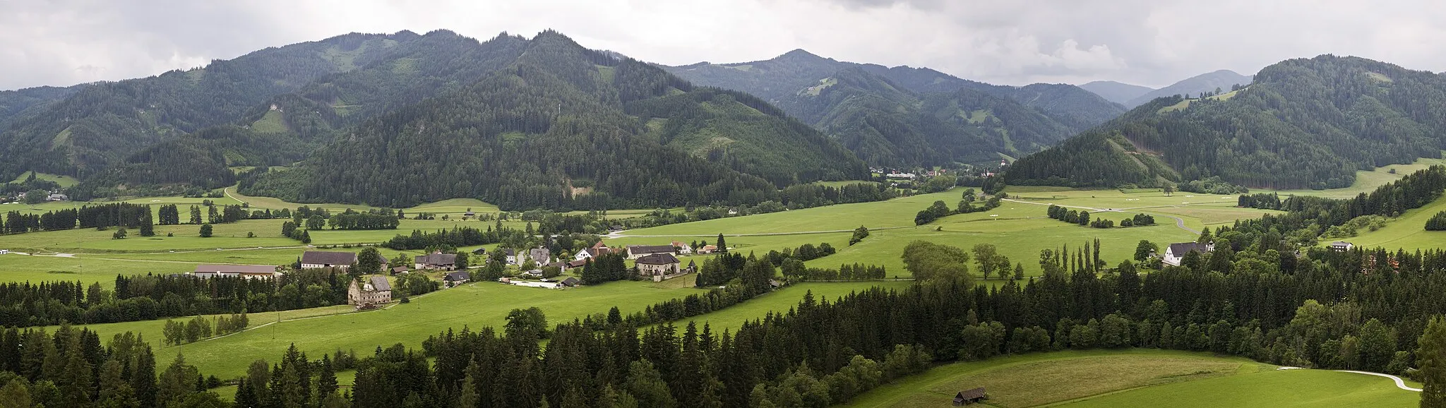 Photo showing: Die Orte Unterzeiring (Gemeinde Oberkurzheim) und Oberzeiring von Nordosten.