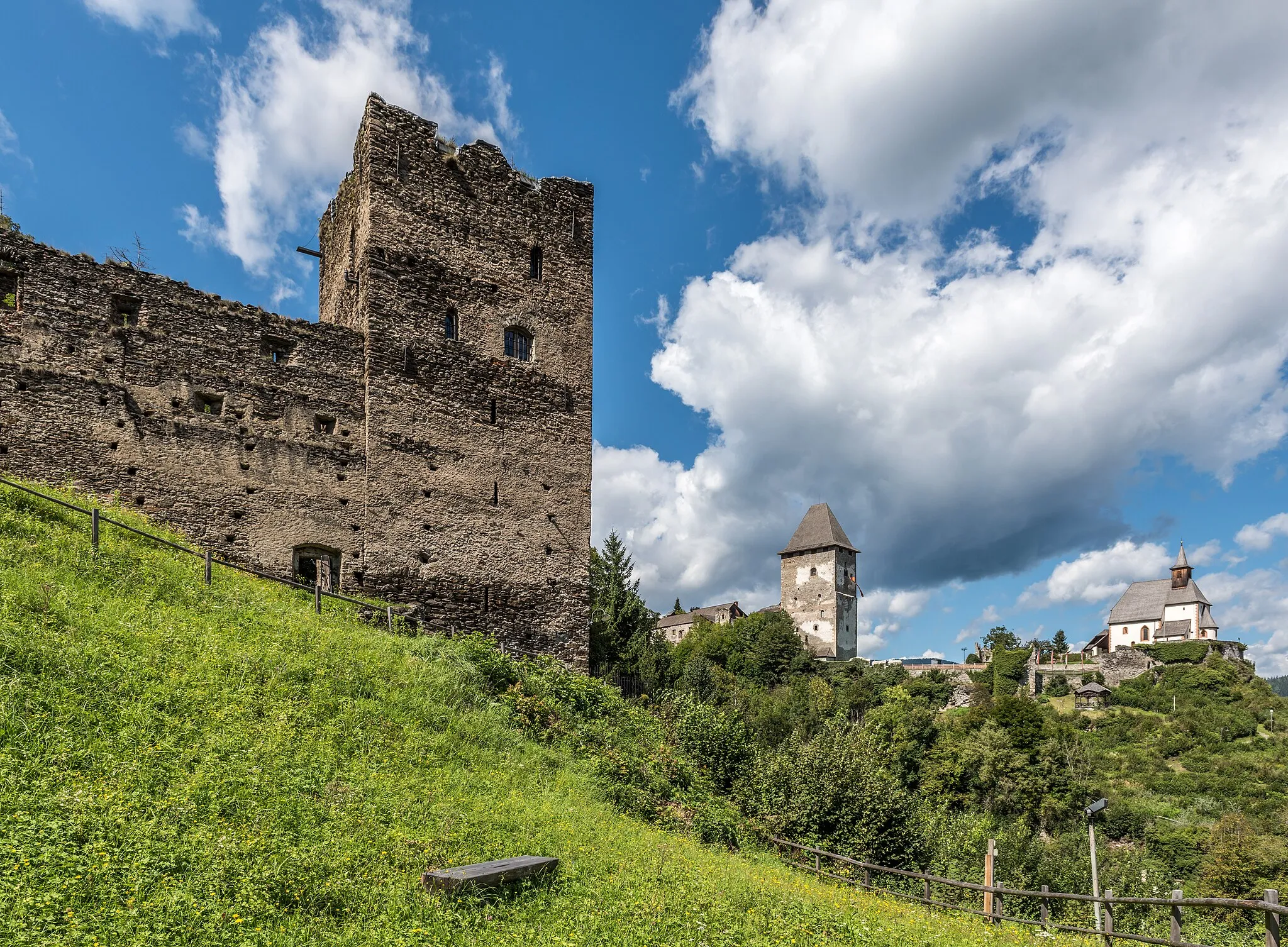 Photo showing: Castle ruin Rotturm, municipality Friesach, district Sankt Veit, Carinthia, Austria, EU