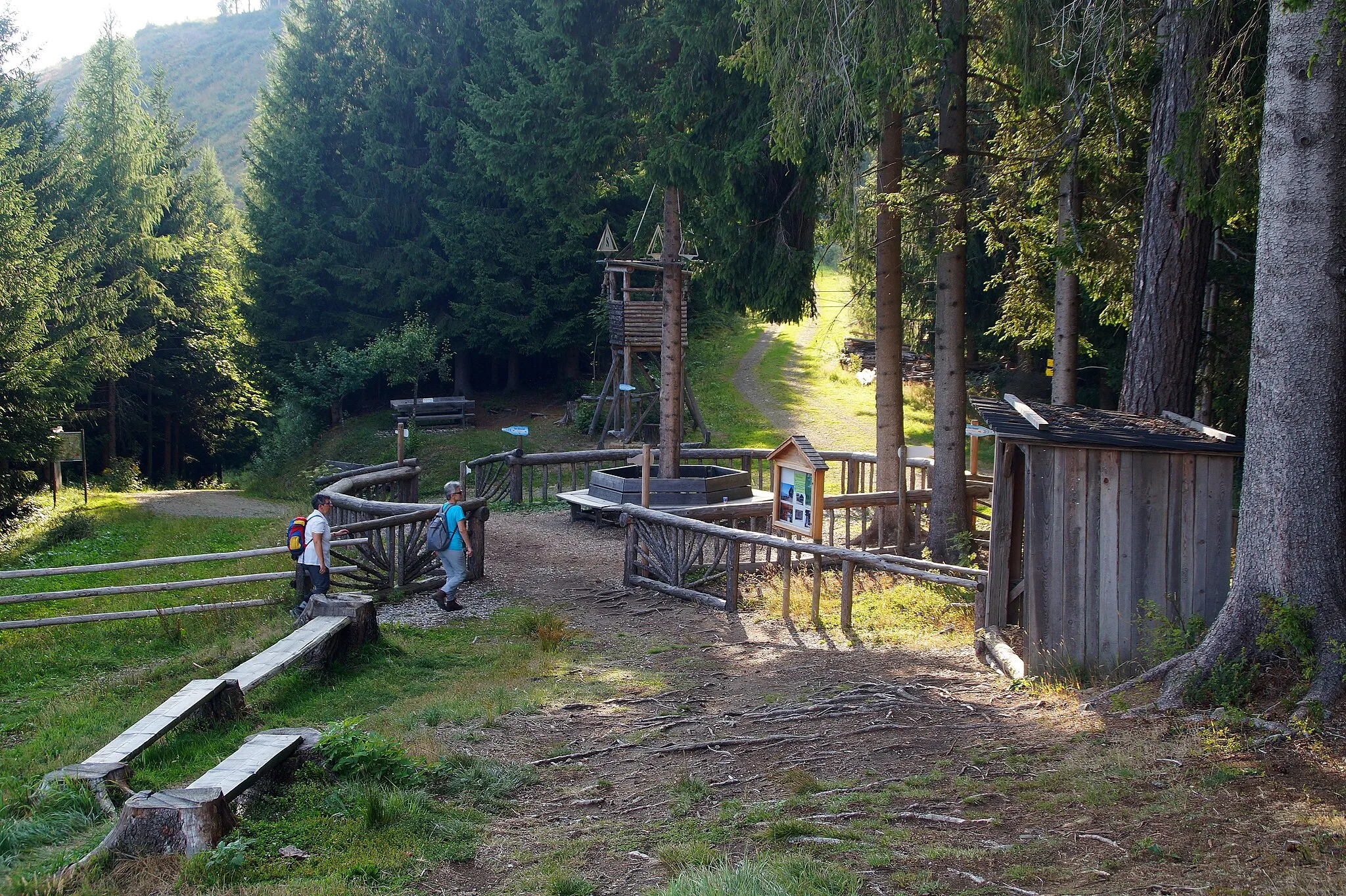 Photo showing: Pogusch, am Bründlweg. "Rundwanderweg". Turnau, Steiermark, Österreich