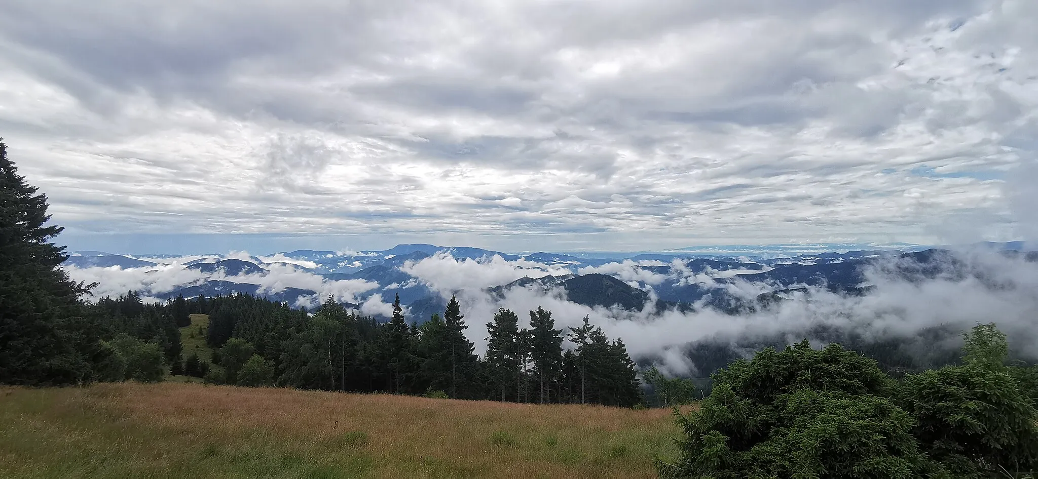 Photo showing: Ausblick von den "Drei Pfarren" (Teil der Hochalm, Gleinalpe, Steiermark) nach Süden