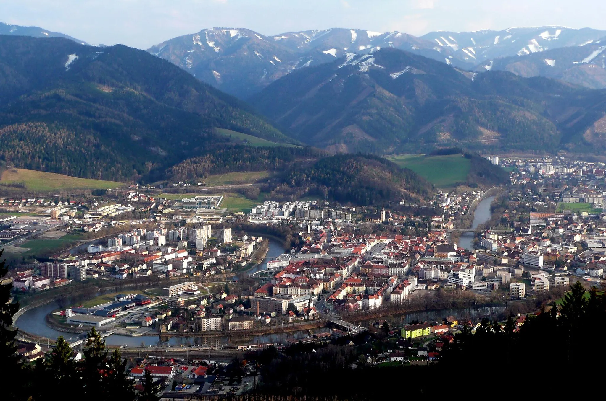 Photo showing: View on Leoben, Austria from the north