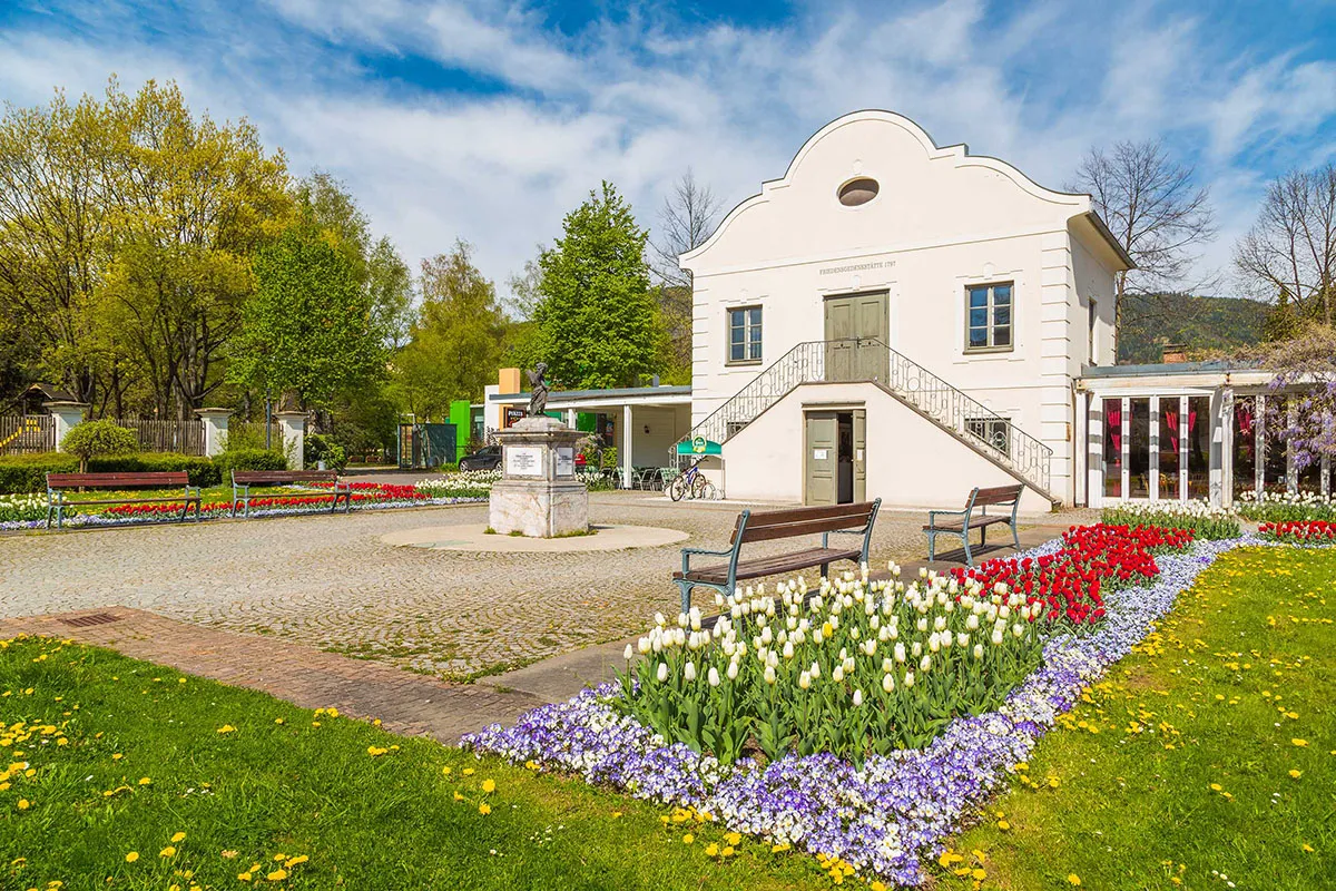 Photo showing: Der Vorfrieden von Leoben wurde im Eggenwald'schen Gartenhaus unterzeichnet. Dasu Bauwerk steht am Glacis.