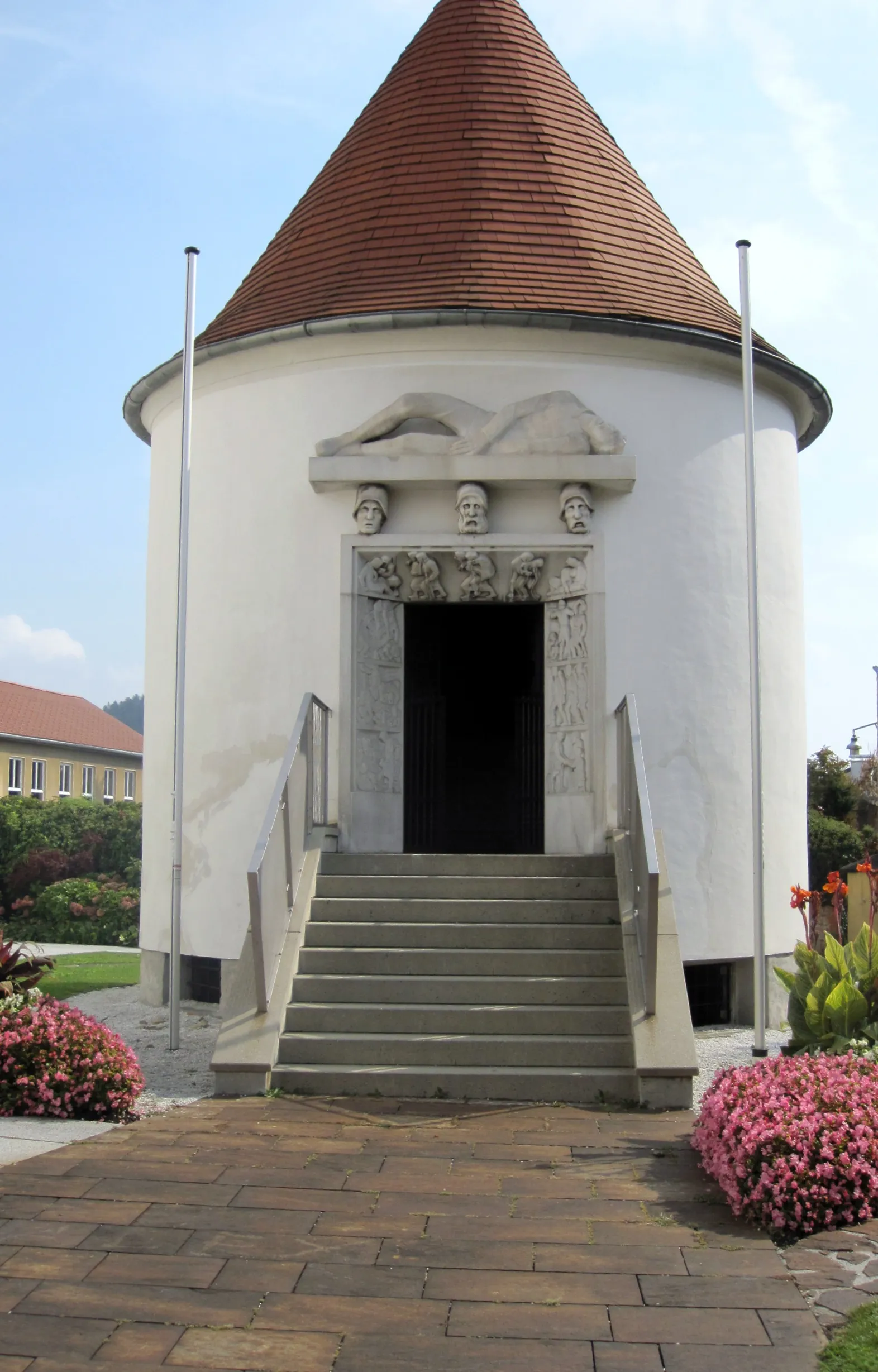 Photo showing: Karner Kriegerdenkmal