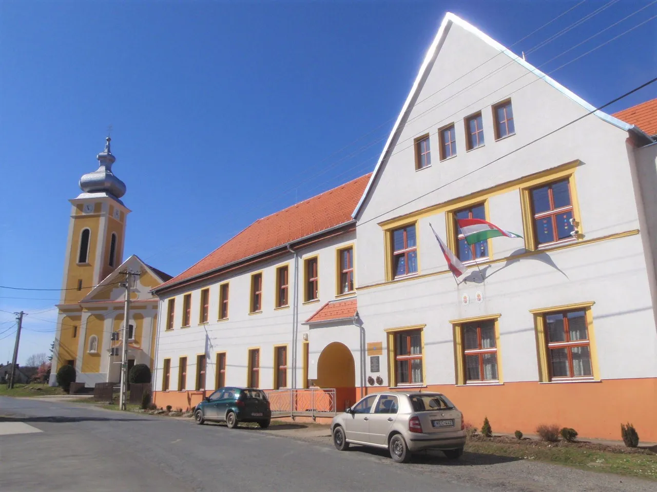 Photo showing: Keresztelő Szent János templom és iskola Felsőszölnök