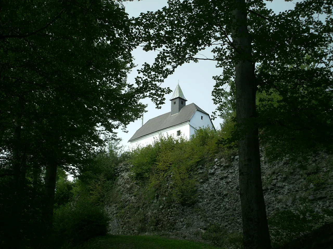Photo showing: Überreste des Kernwerkes der Burg Altkapfenberg unterhalb der Loreto-Kapelle, Kapfenberg/Österreich.