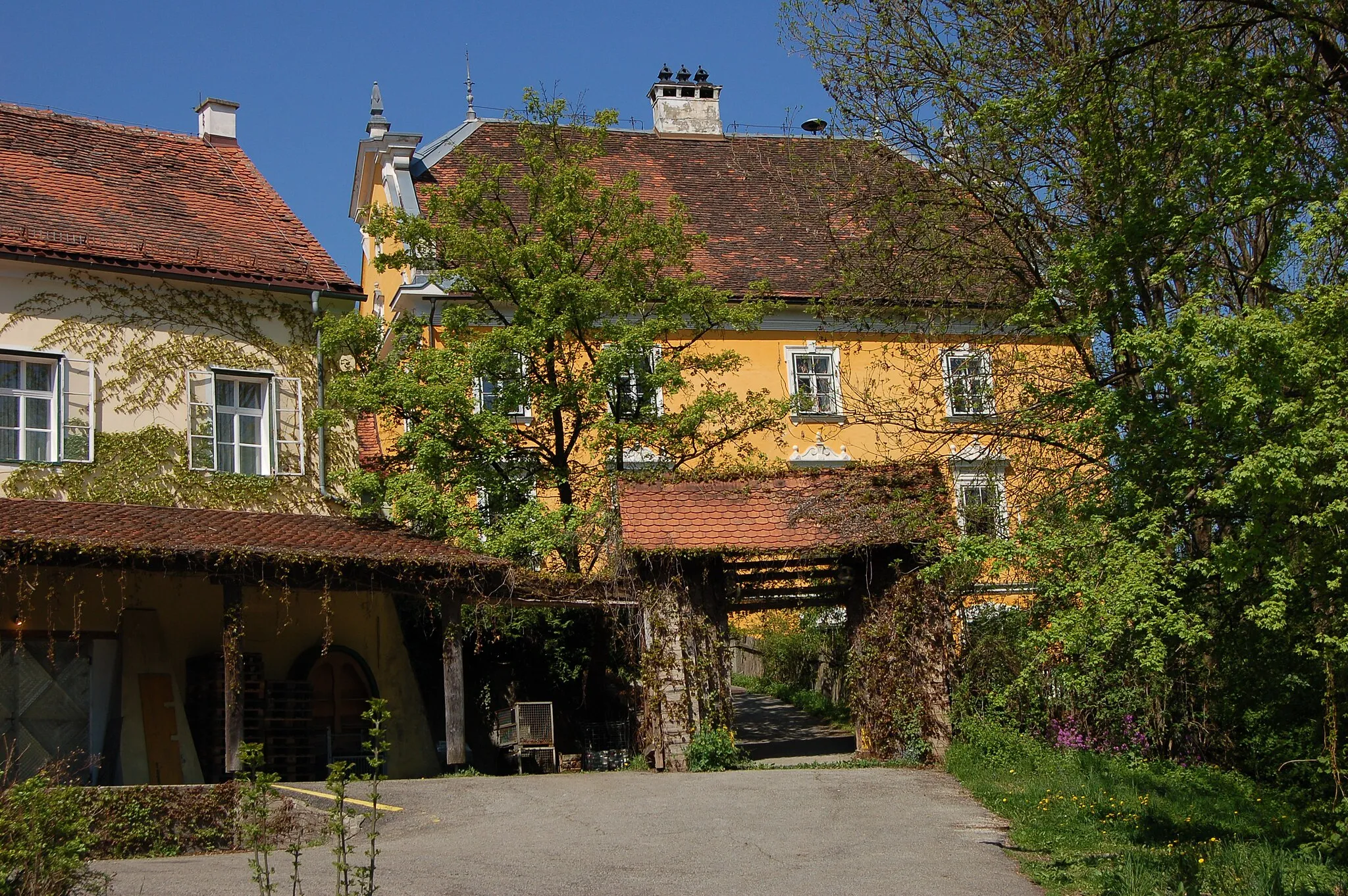 Photo showing: Portal of Gamlitz castle, Styria