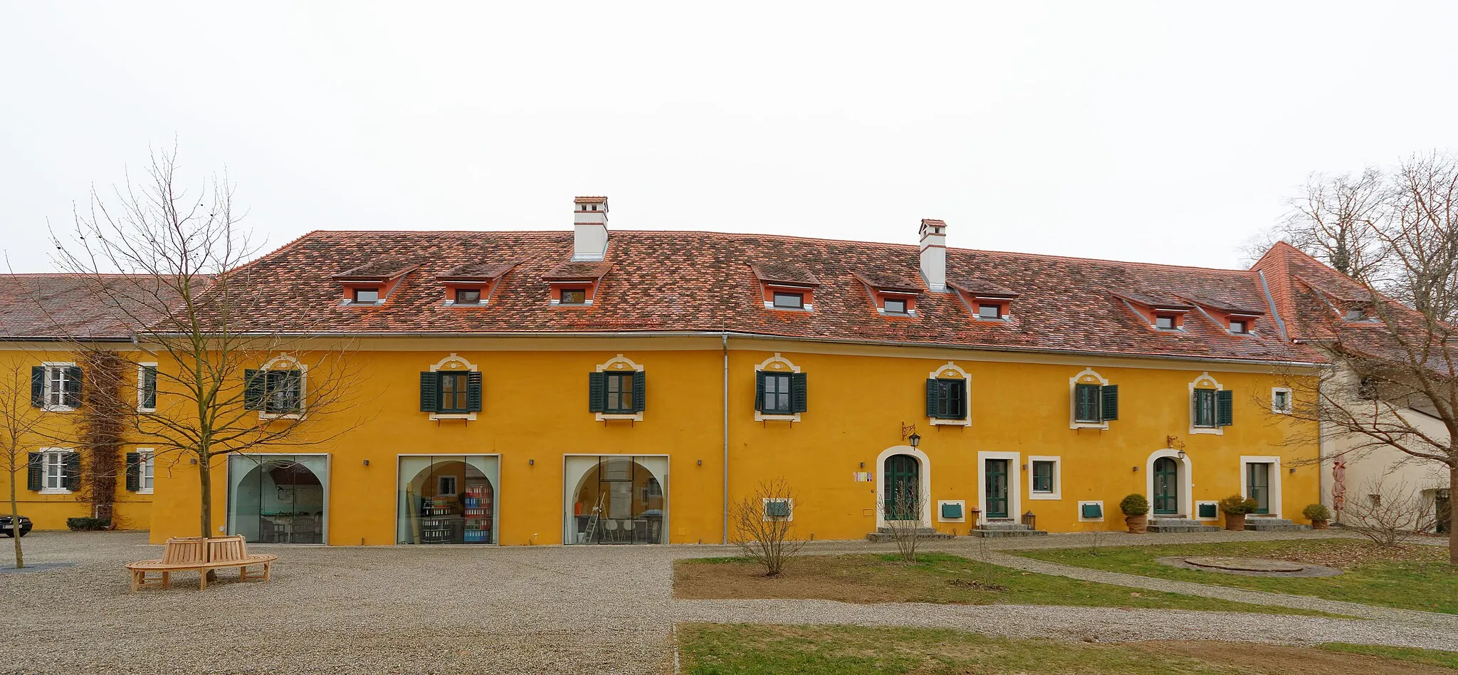 Photo showing: Residential building near Eybesfeld palace in Jöss, Municipality Lang, Styria, Austria