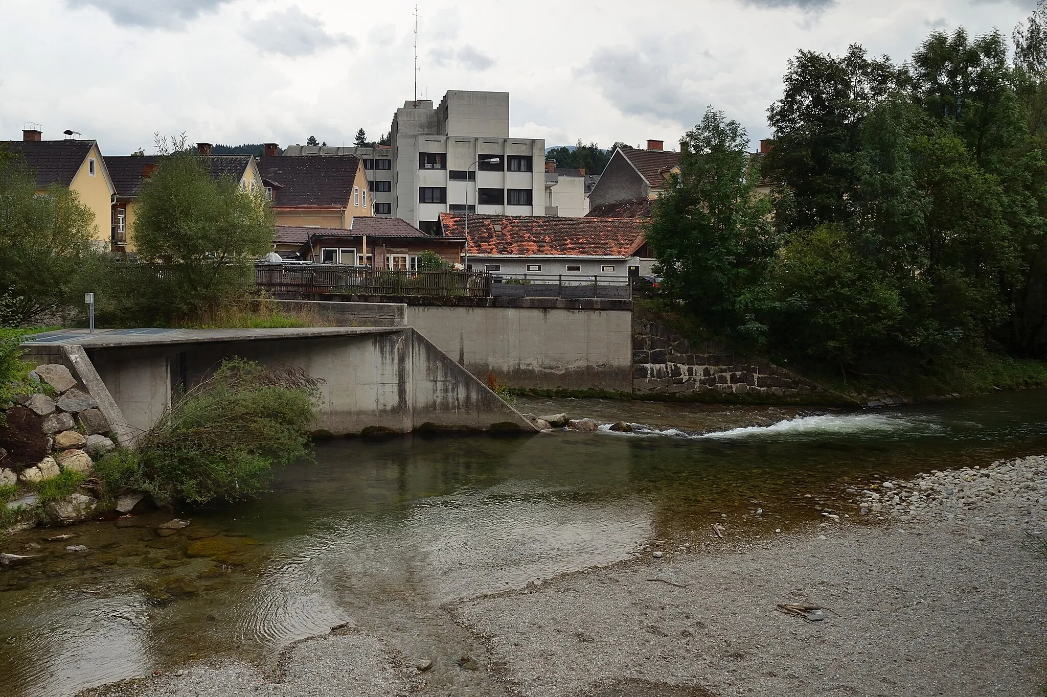 Photo showing: Hydroelectric power station Auwehr at Mürzzuschlag, Styria.