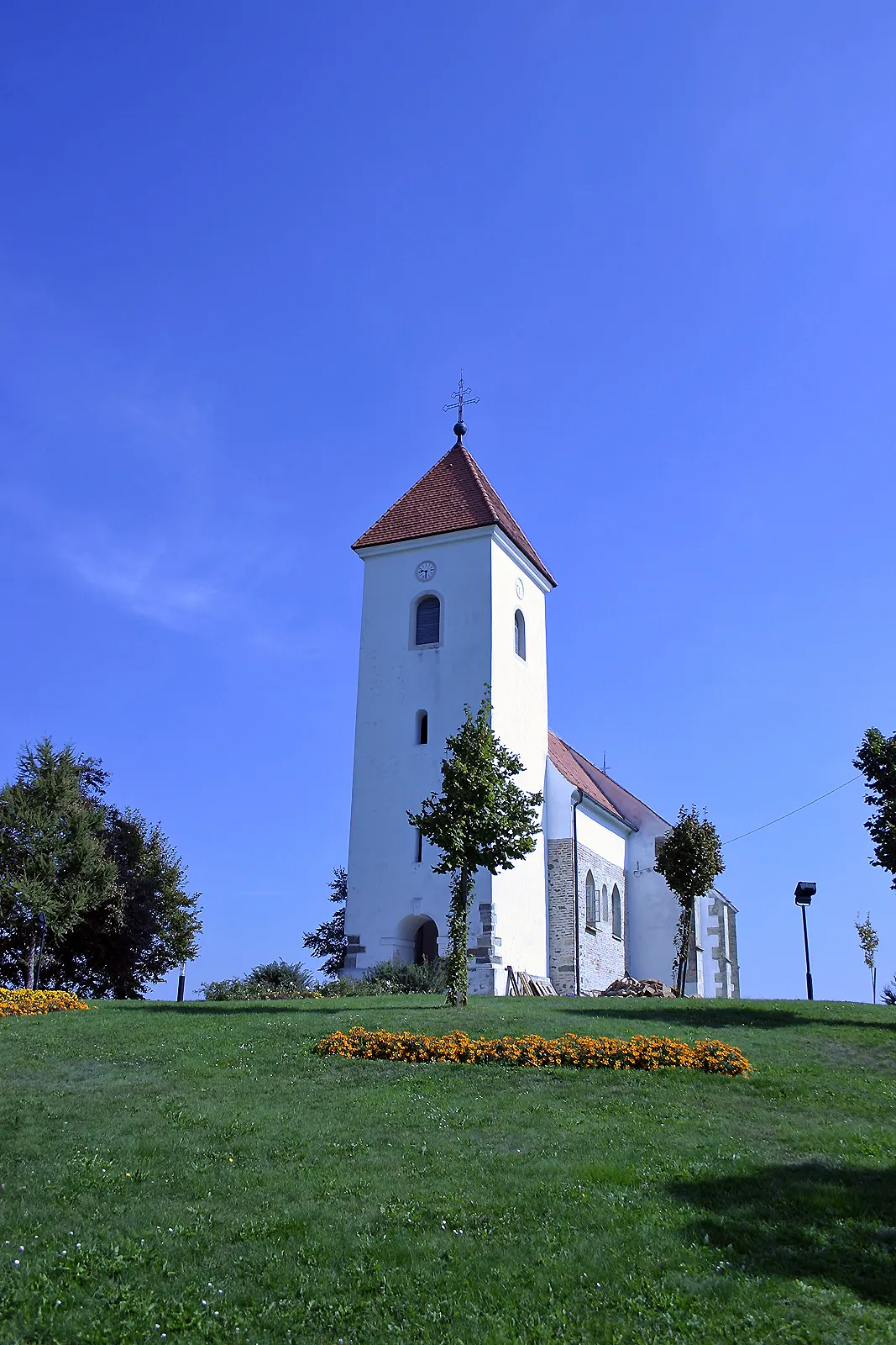 Photo showing: Cerkev Svete Trojice, Gornji Petrovci.
Trinity church, Gornji Petrovci.

Dreifaltigkeit Kirche, Gornji Petrovci.