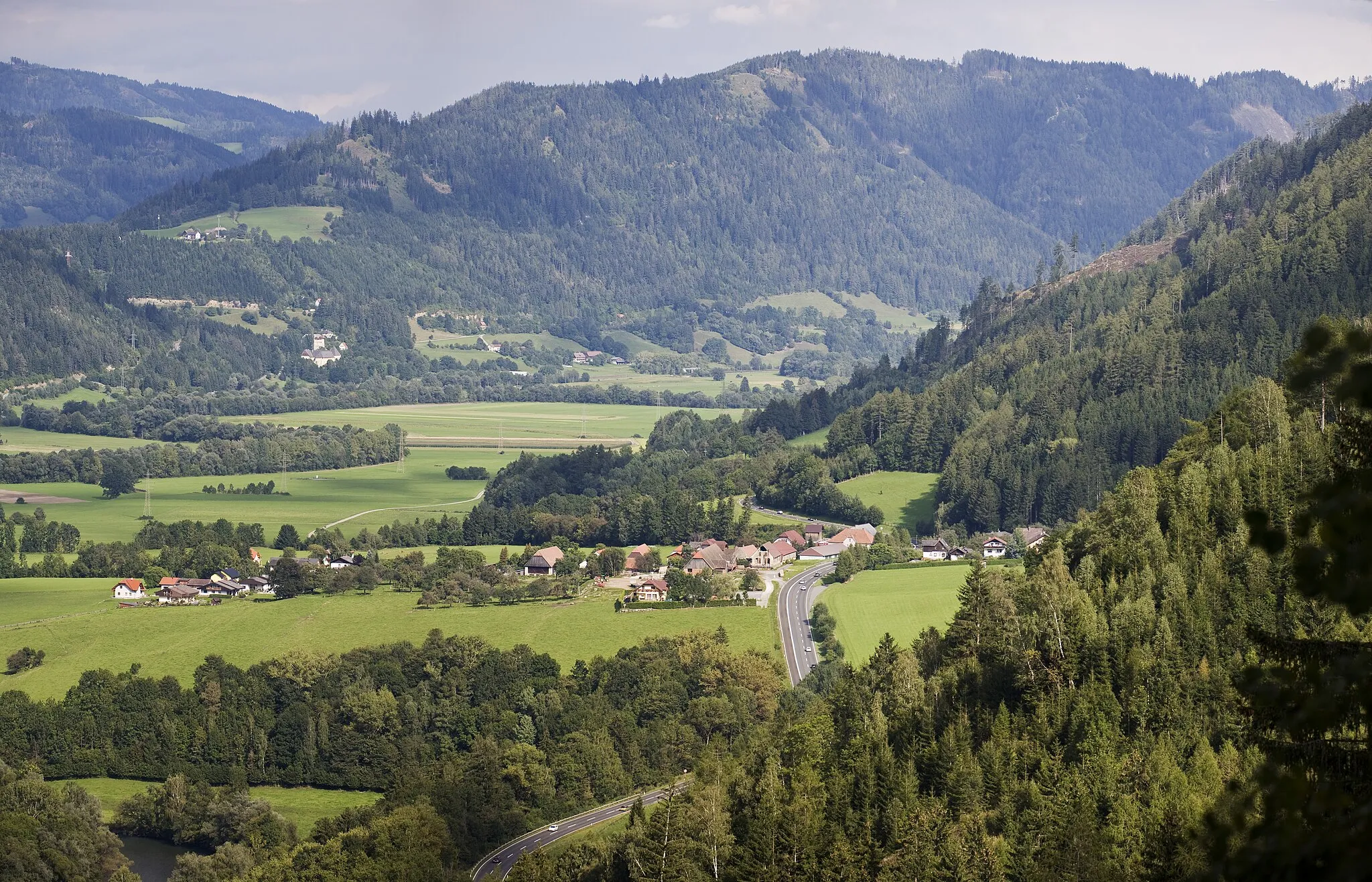 Photo showing: Die Ortschaft Wöll von Westen