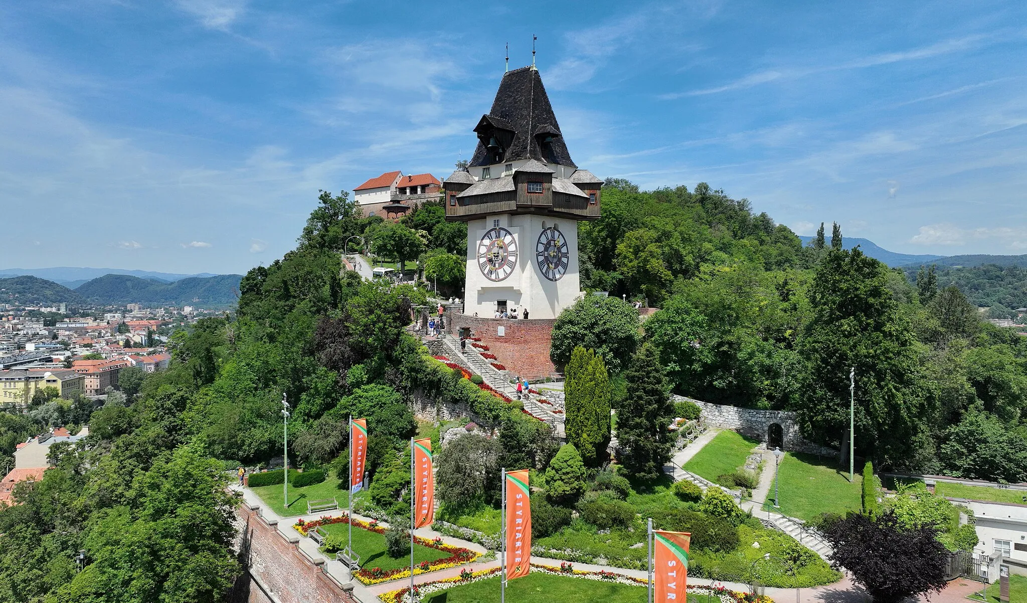 Photo showing: South view of the clock tower in Graz, Austria.