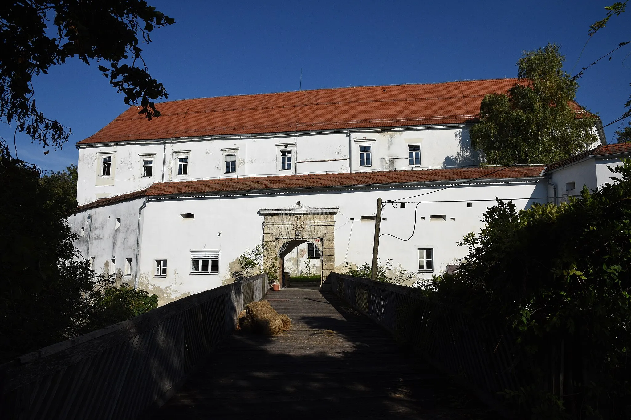 Photo showing: Cmurek Castle