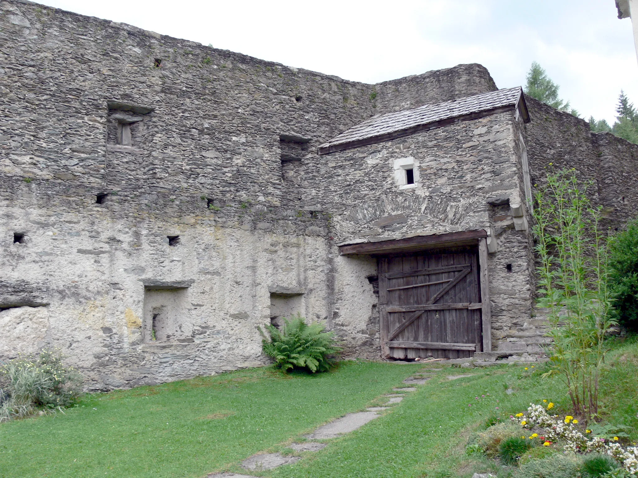 Photo showing: St.Wolfgang in Grades. Fortifications.