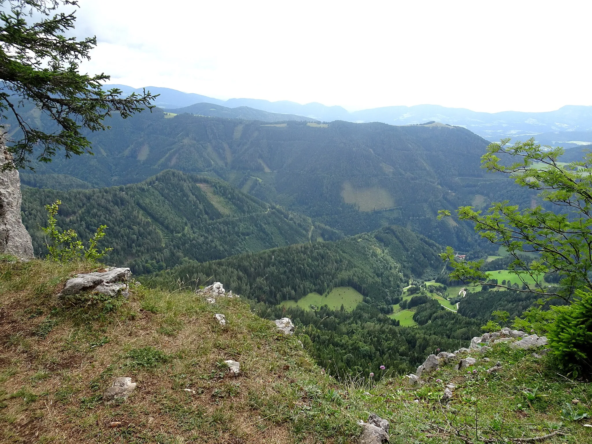 Photo showing: Fladnitz an der Teichalm, Weiz District, Styria, Austria. Rote Wand mountain (1520 m).