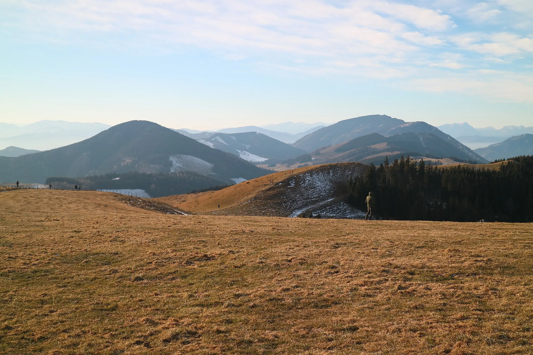 Photo showing: Blick vom Plankogel über die Sommeralm zu Osser und Hochlantsch, Grazer Bergland, Steiermark