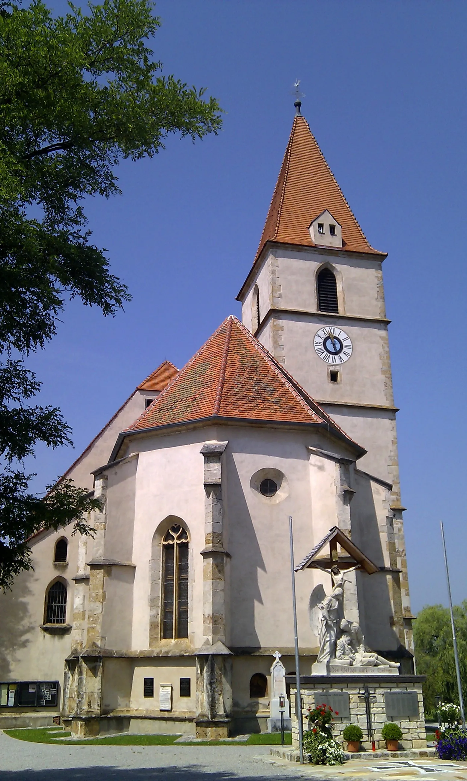 Photo showing: Kath. Pfarrkirche hl. Ägydius und ehem. Friedhof