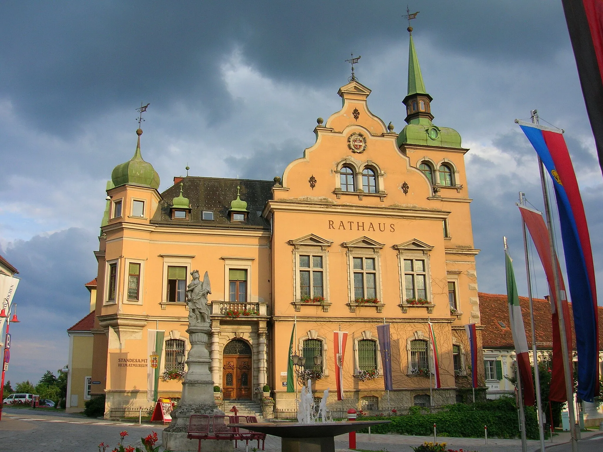 Photo showing: the townhall of Gleisdorf, a city in Styria in Austria