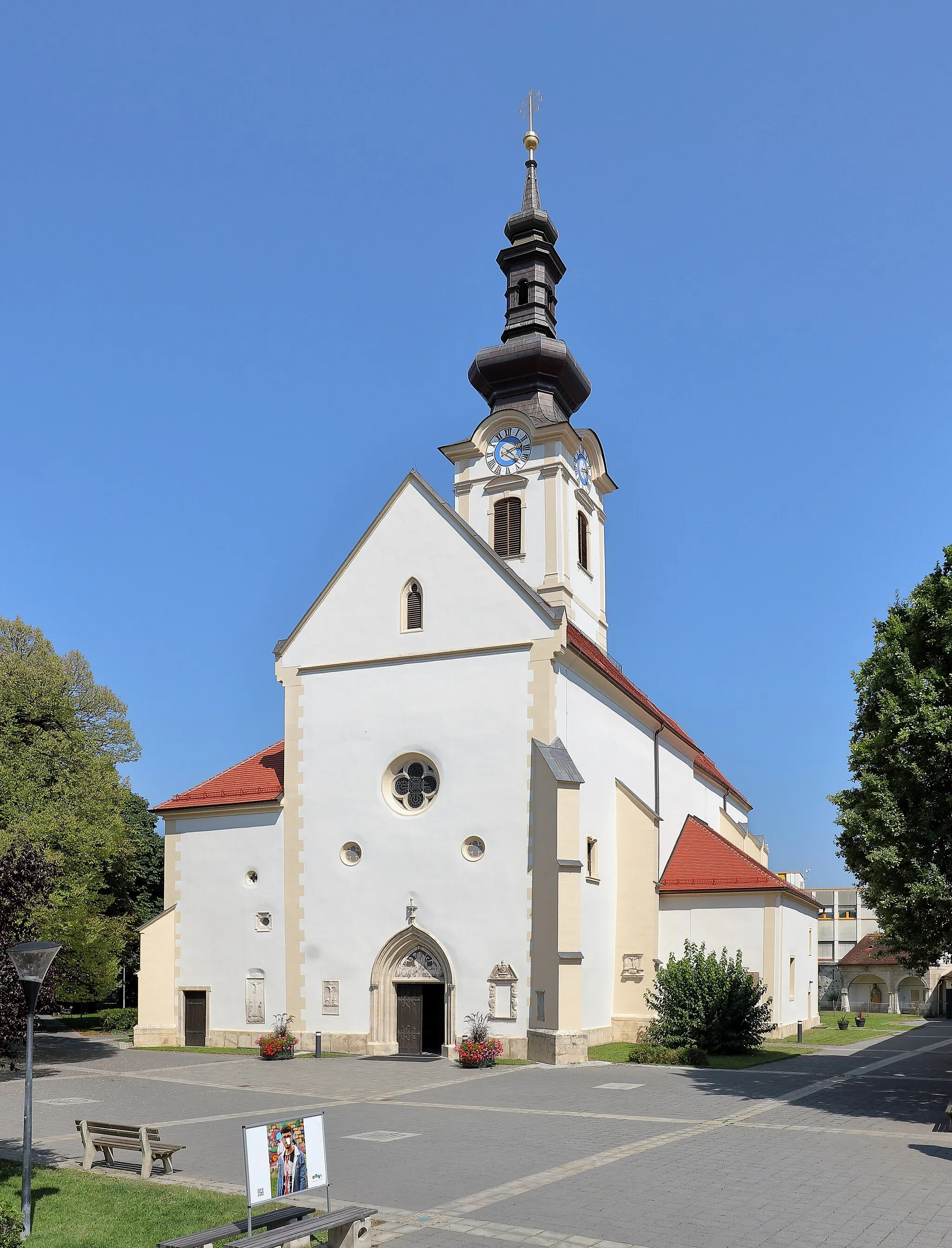 Photo showing: Southwest view of the parish church of Leibnitz.